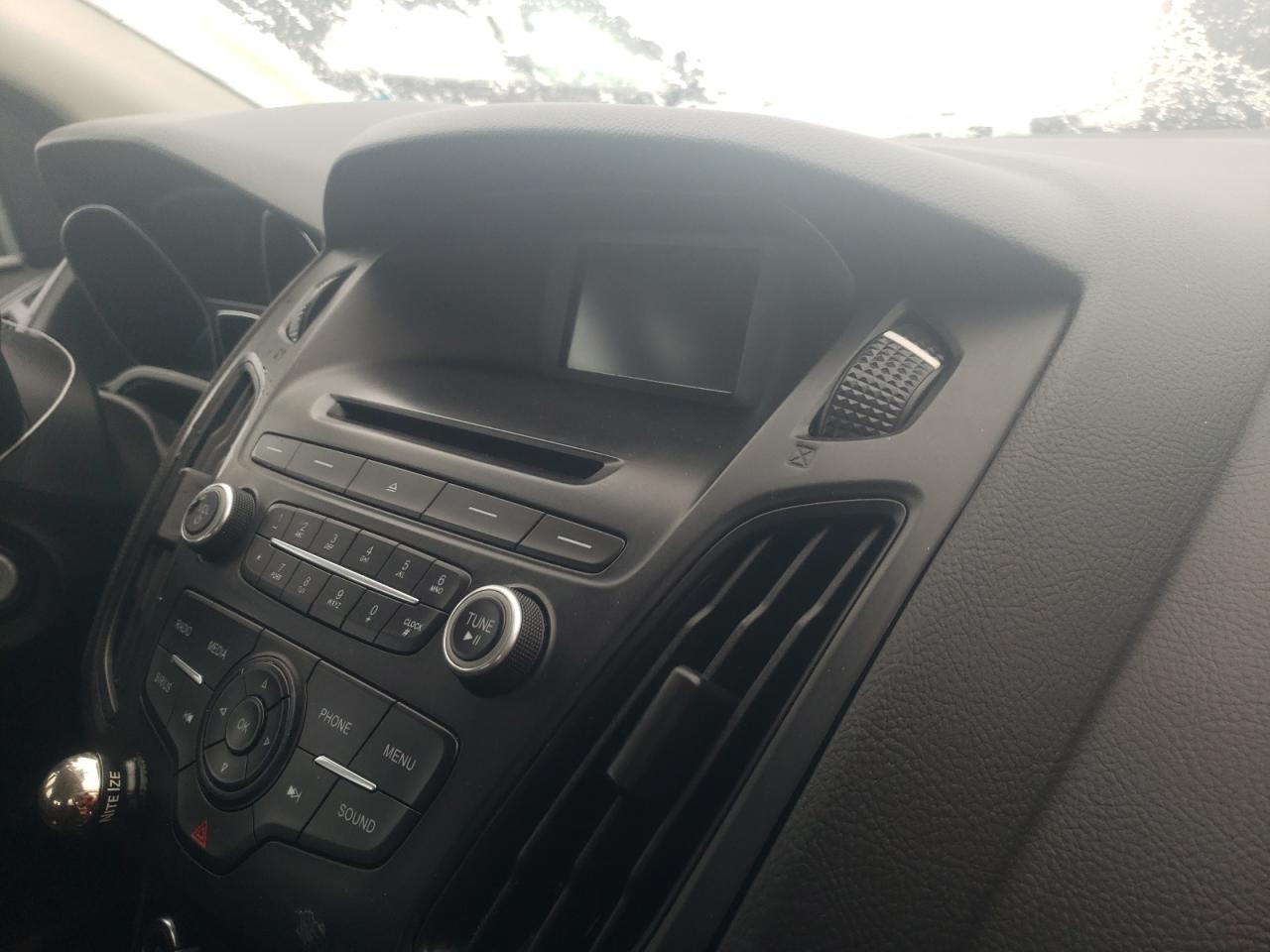 Photo 9 from auction – 2017 FORD FOCUS SE with VIN 1FADP3K23HL290957