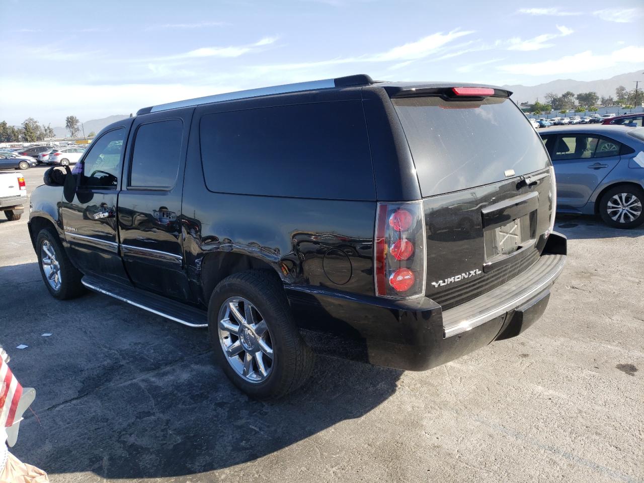 Photo 3 from auction – 2007 GMC YUKON XL D with VIN 1GKFK66867J280732