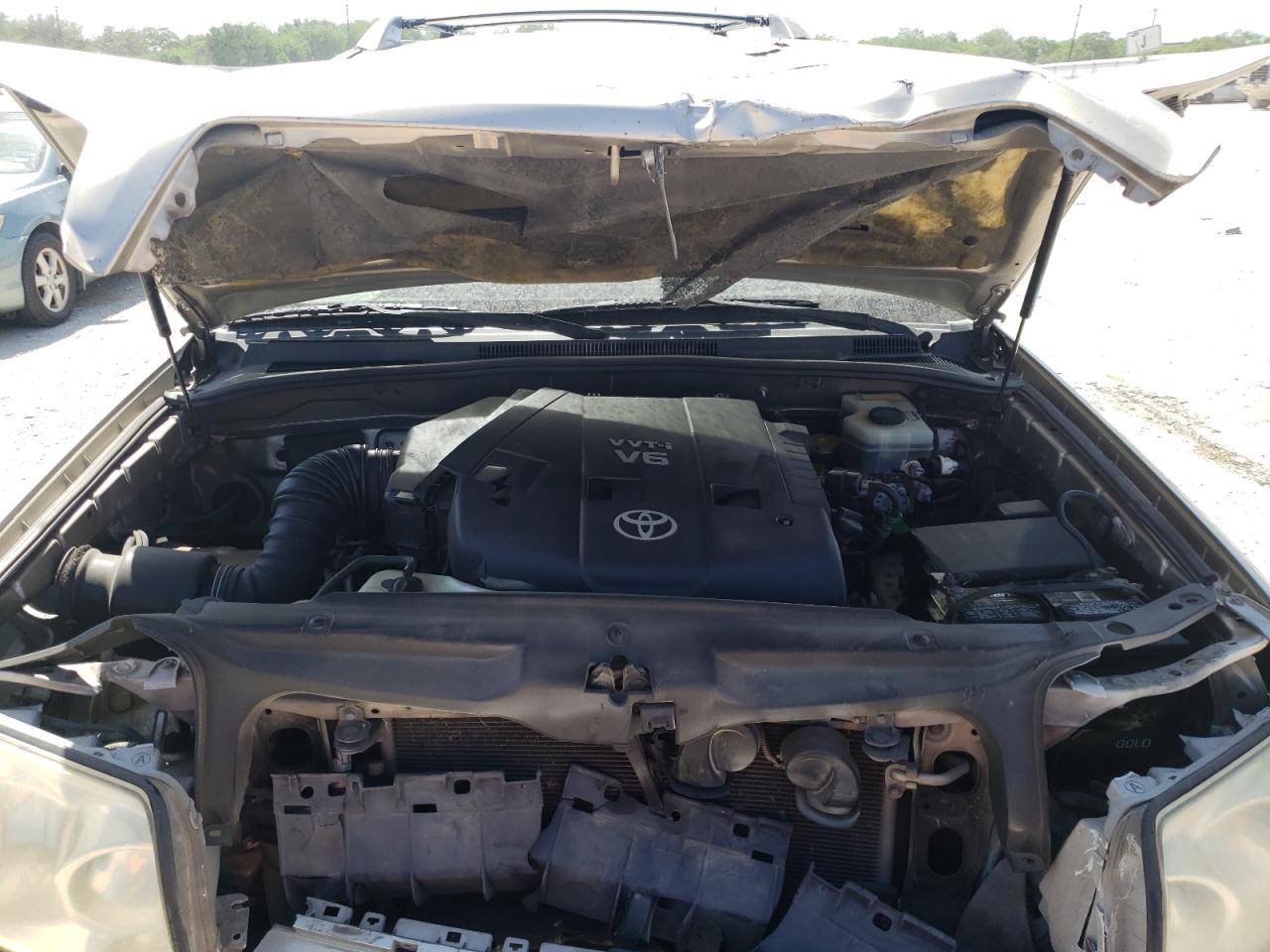 Photo 7 from auction – 2004 TOYOTA 4RUNNER SR with VIN JTEZU14R340019279