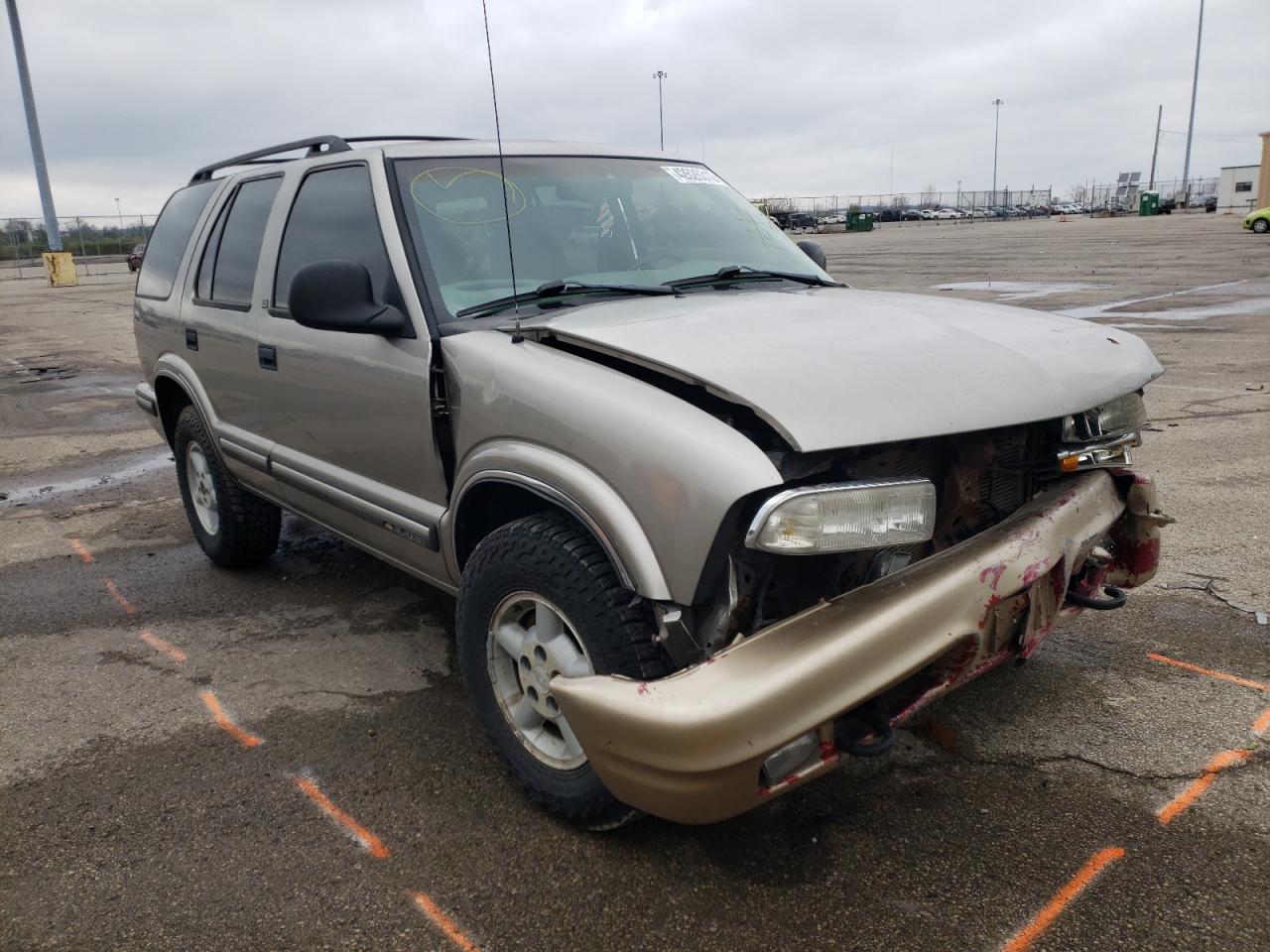 CHEVROLET BLAZER 1998 with VIN 1GNDT13W0W2280716 - Photo from auction