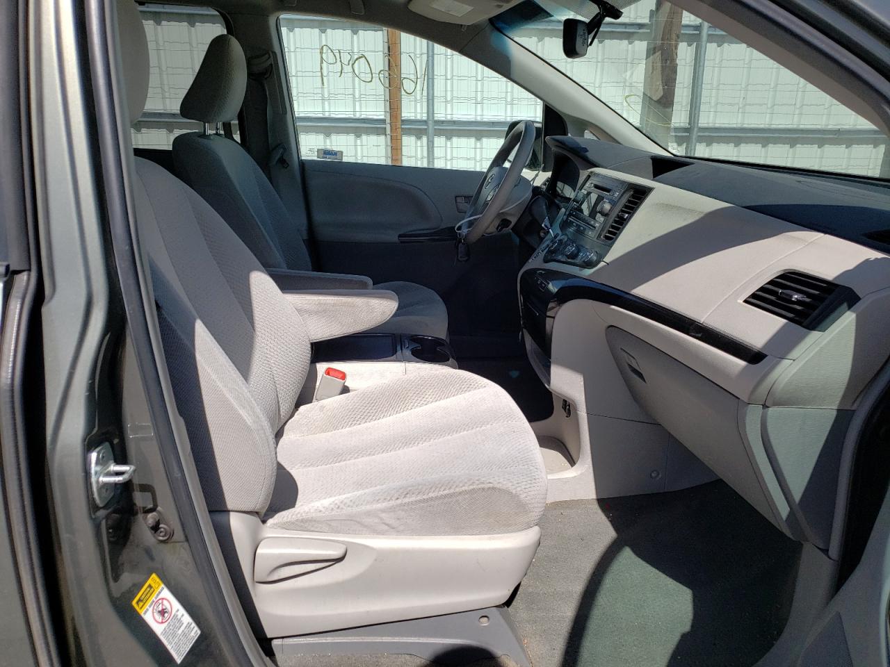Photo 5 from auction – 2012 TOYOTA SIENNA with VIN 5TDKK3DC6CS183916