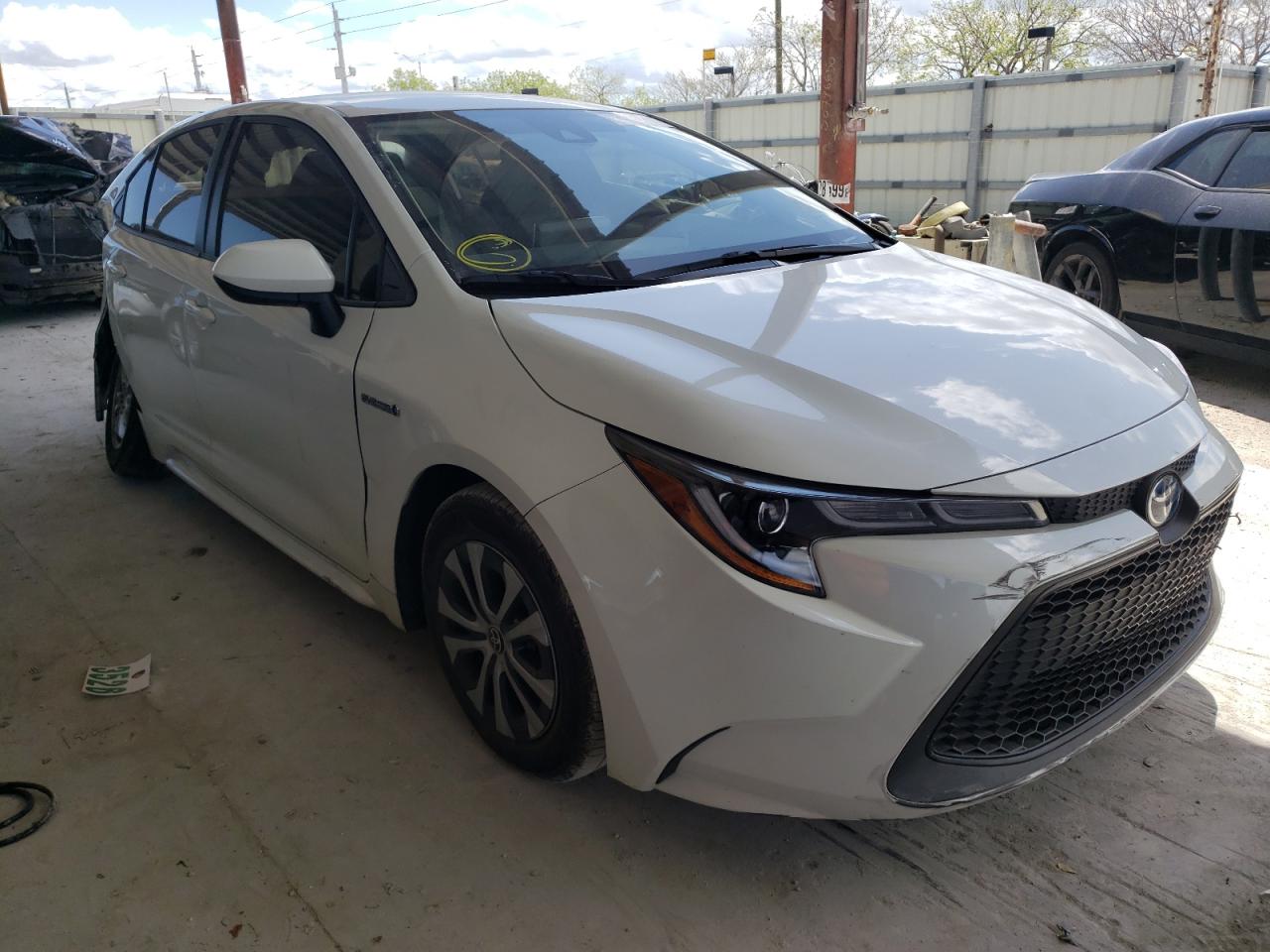 TOYOTA COROLLA LE 2021 with VIN JTDEAMDE8MJ032338 - Photo from auction