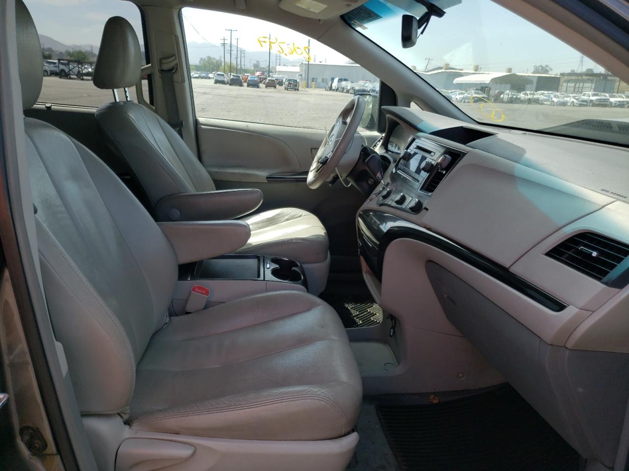 Photo 5 from auction – 2011 TOYOTA SIENNA LE with VIN 5TDKK3DC1BS150837