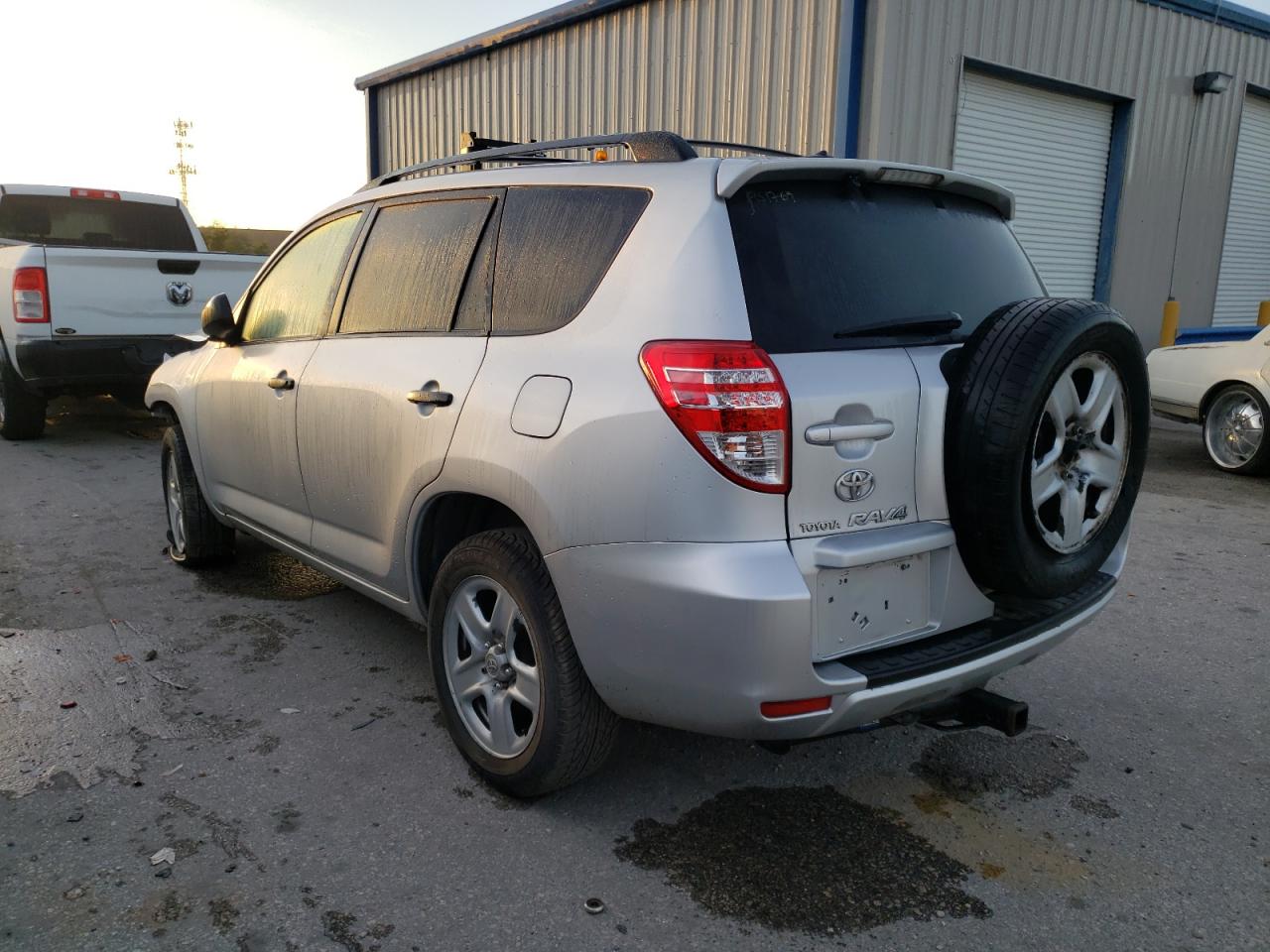 Zdjęcie 3 z aukcji – 2010 TOYOTA RAV4 z VIN JTMBF4DV5AD037110