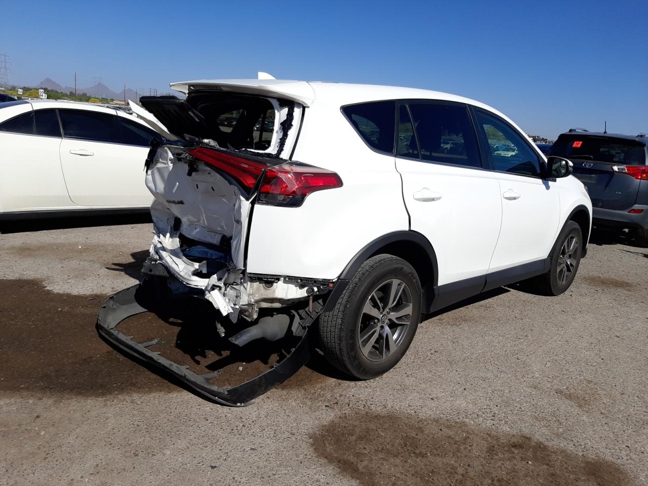 Photo 4 from auction – 2018 TOYOTA RAV4 ADVEN with VIN 2T3WFREV3JW477228