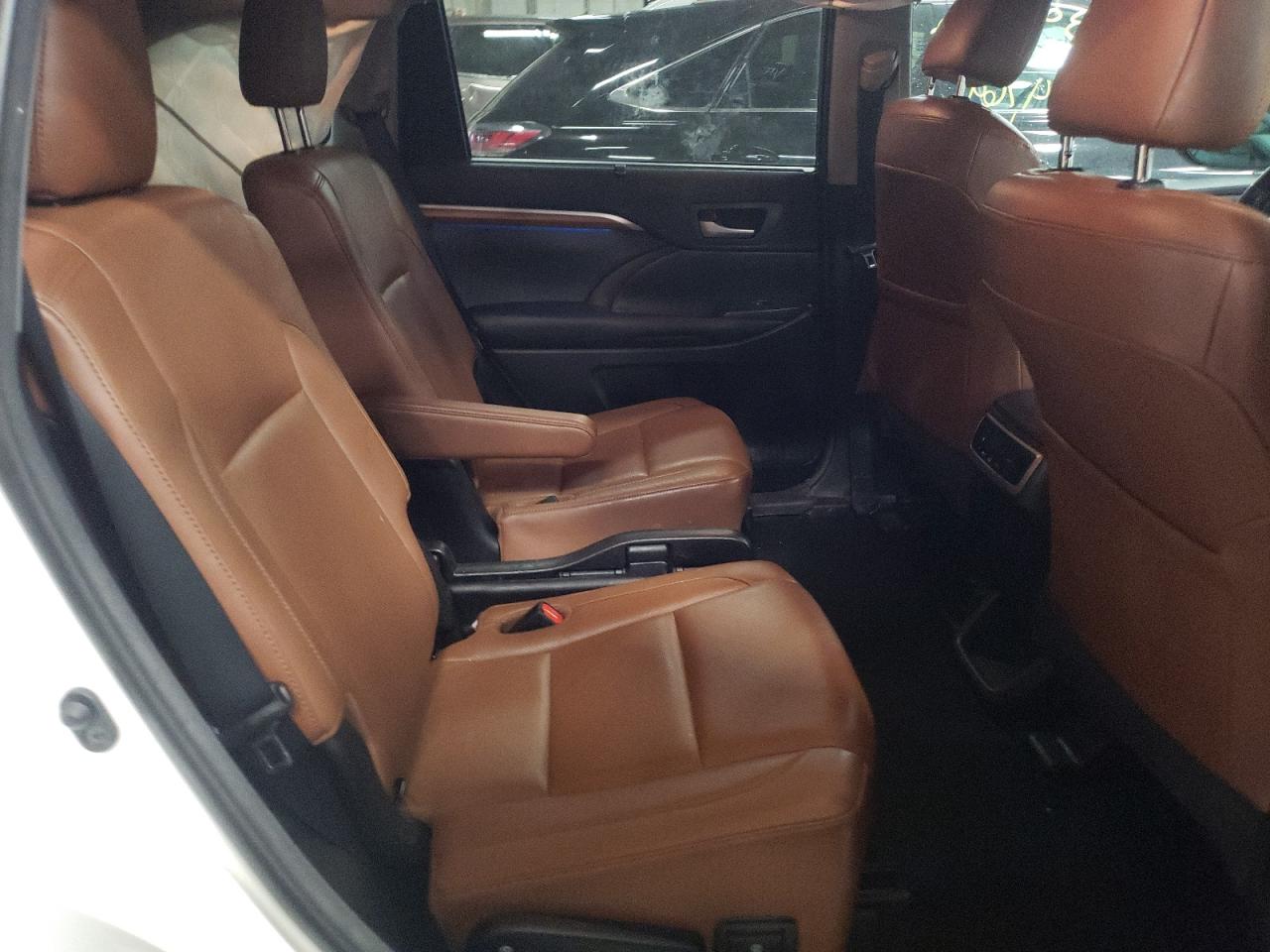Photo 6 from auction – 2018 TOYOTA HIGHLANDER with VIN 5TDDZRFH6JS906144