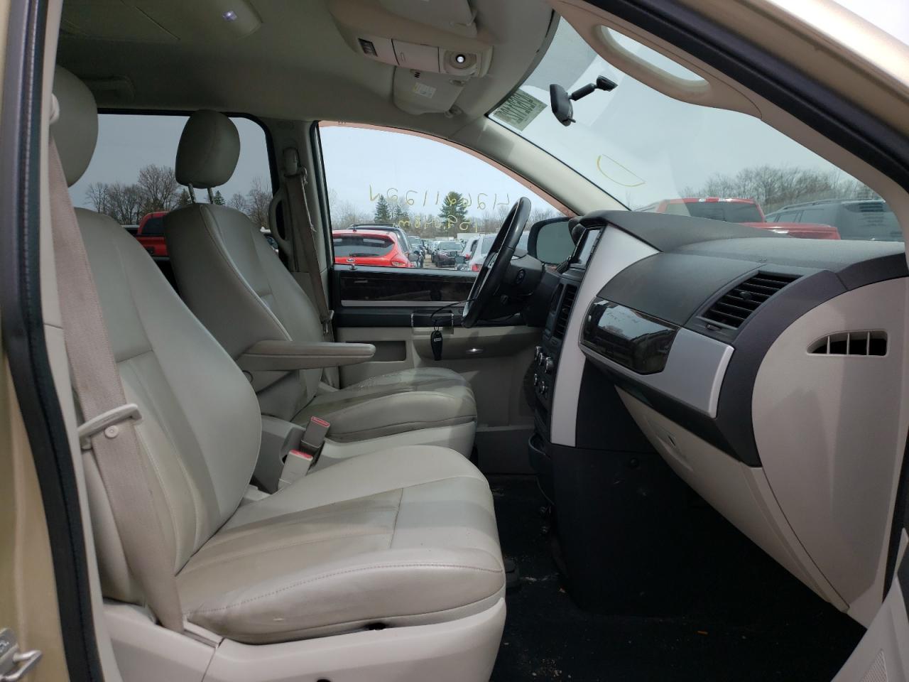 Photo 5 from auction – 2010 DODGE GRAND CARA with VIN 2D4RN5DX2AR177902
