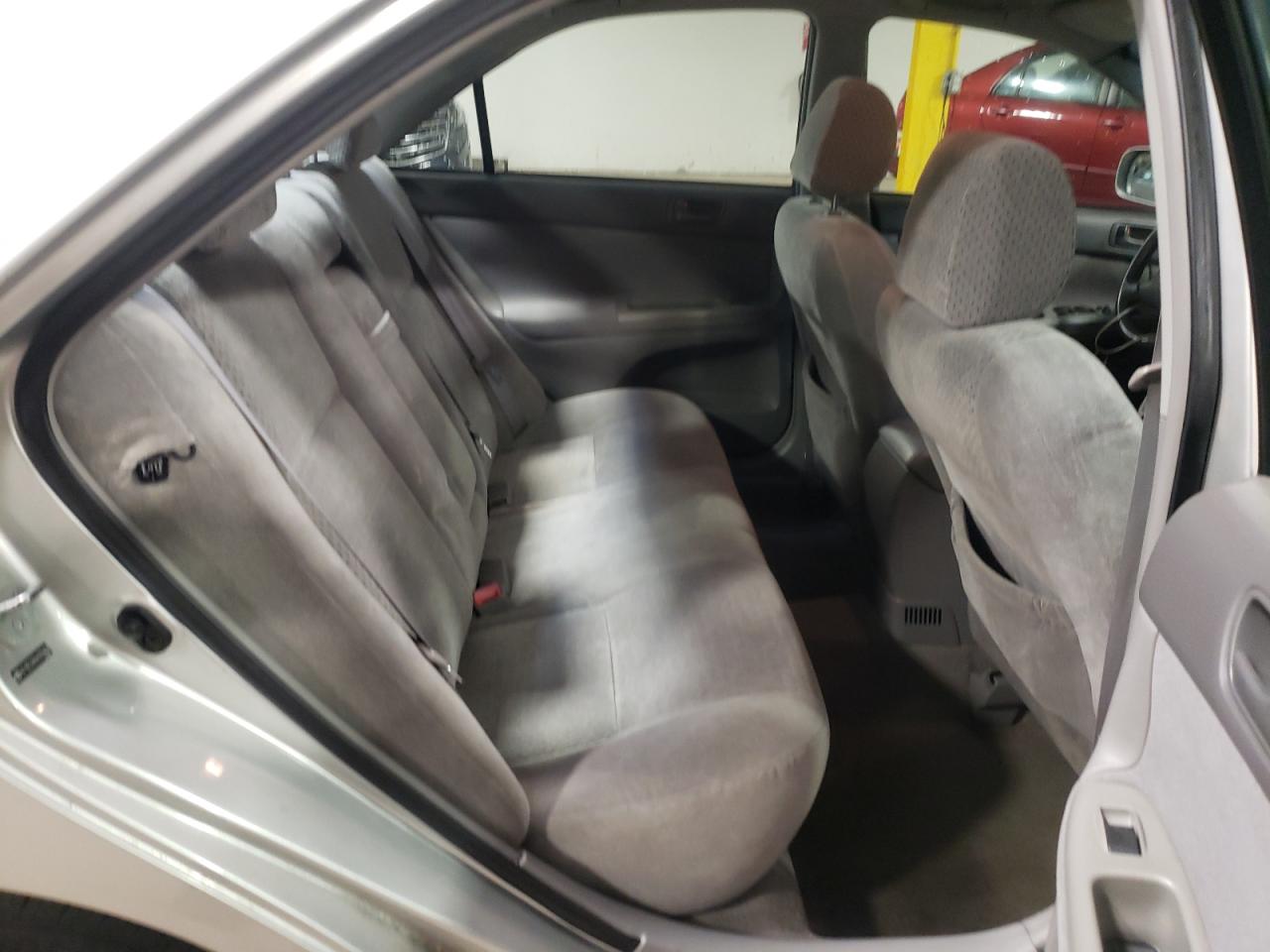 Photo 6 from auction – 2004 TOYOTA CAMRY LE with VIN 4T1BE32K64U928464