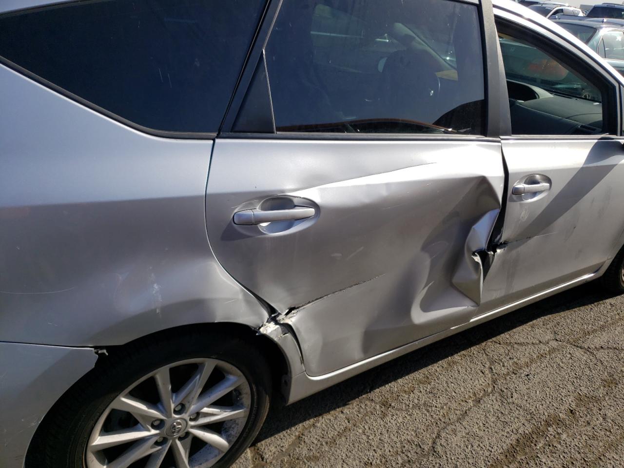 Photo 9 from auction – 2012 TOYOTA PRIUS V with VIN JTDZN3EU5C3123138