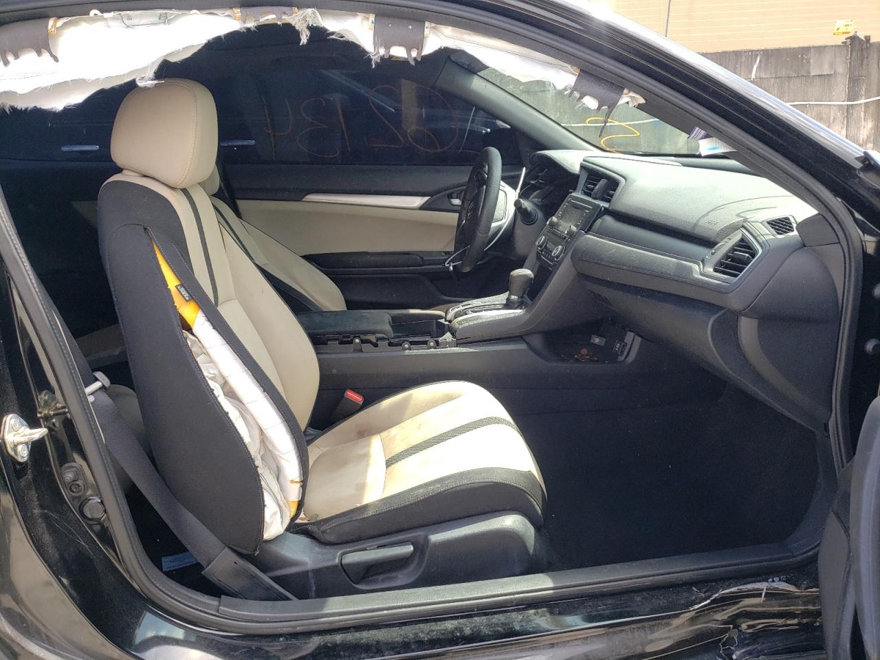 Photo 5 from auction – 2016 HONDA CIVIC LX with VIN 2HGFC4B01GH310784