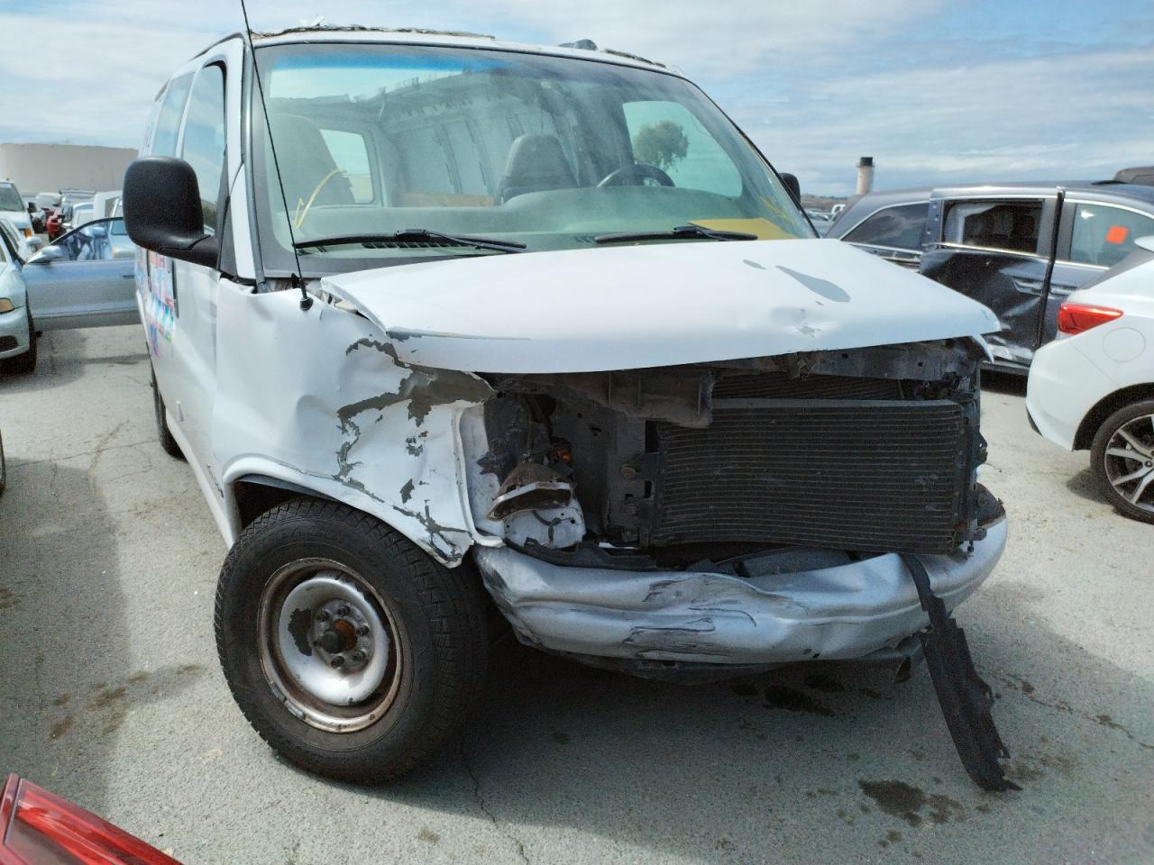 CHEVROLET EXPRESS G2 2001 with VIN 1GCFG25W711108979 - Photo from auction