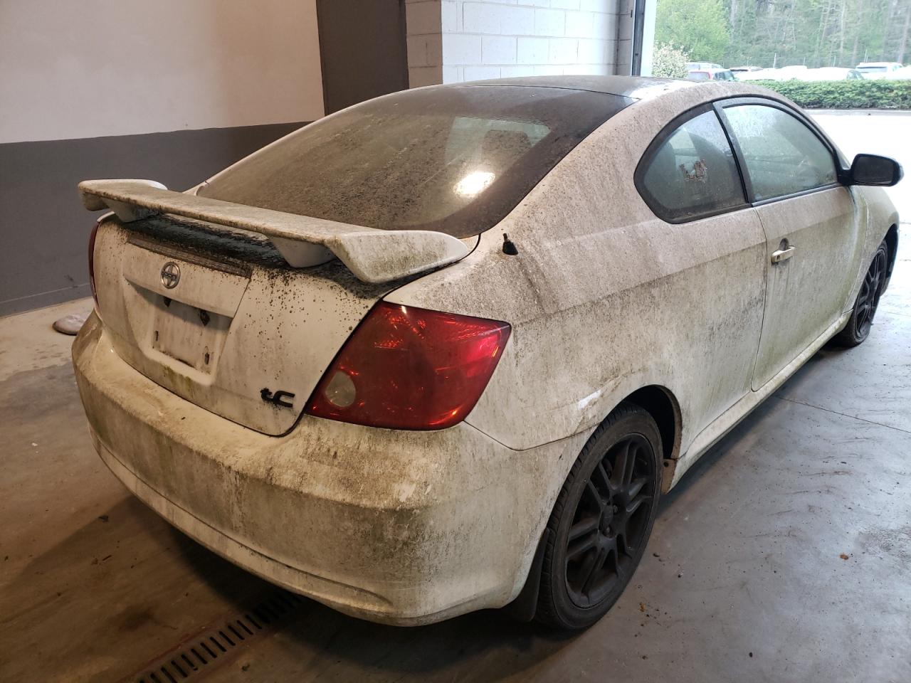 Photo 4 from auction – 2005 TOYOTA SCION TC with VIN JTKDE177150042799