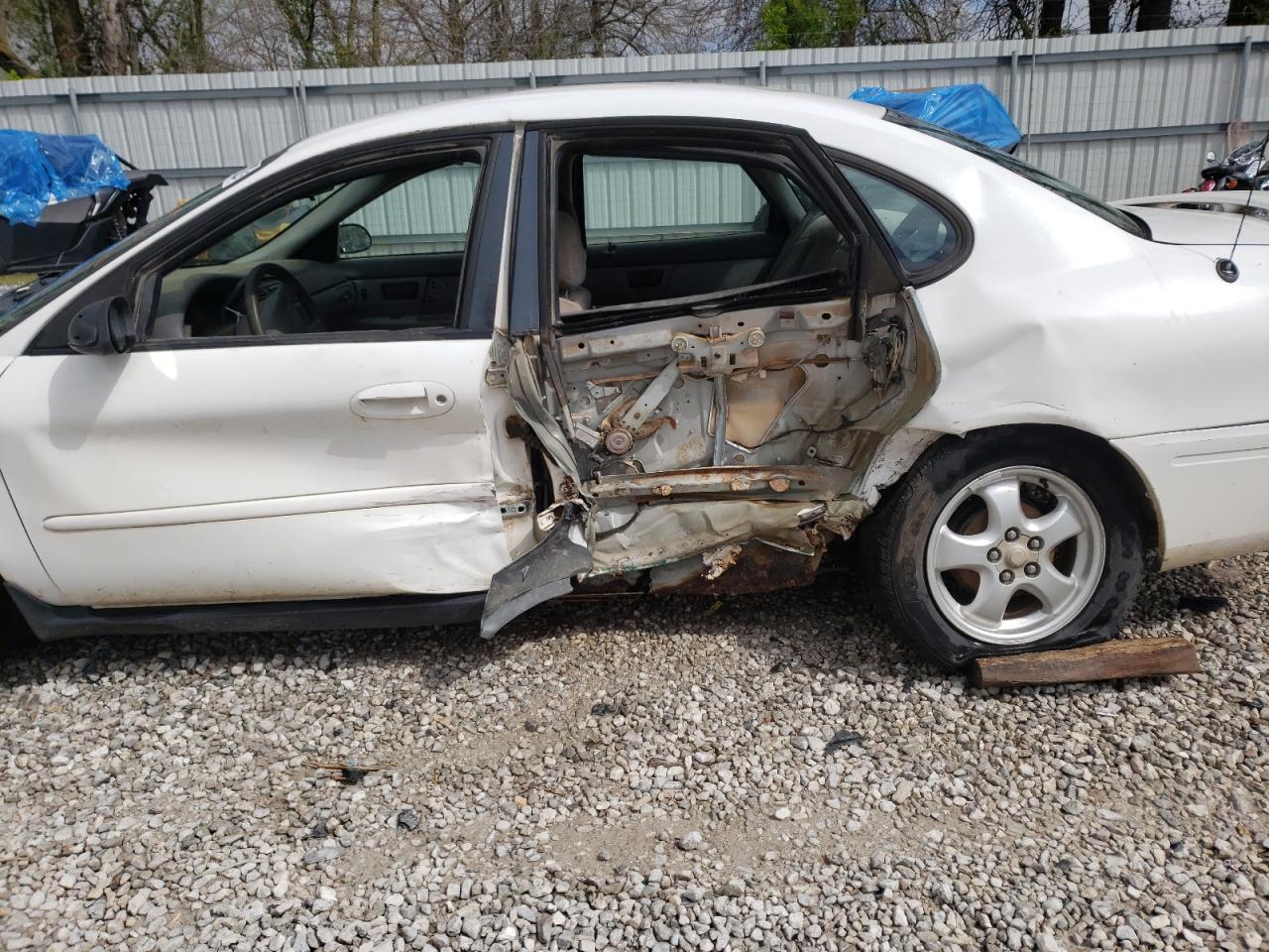 Photo 9 from auction – 2005 FORD TAURUS SE with VIN 1FAFP53U95A197968
