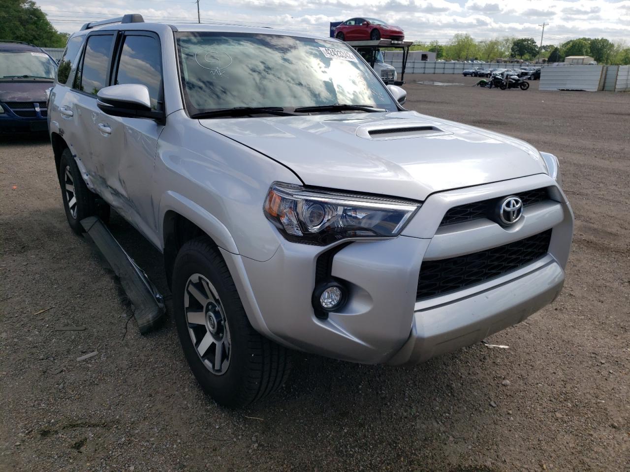 TOYOTA 4RUNNER SR 2018 with VIN JTEBU5JR0J5489605 - Photo from auction