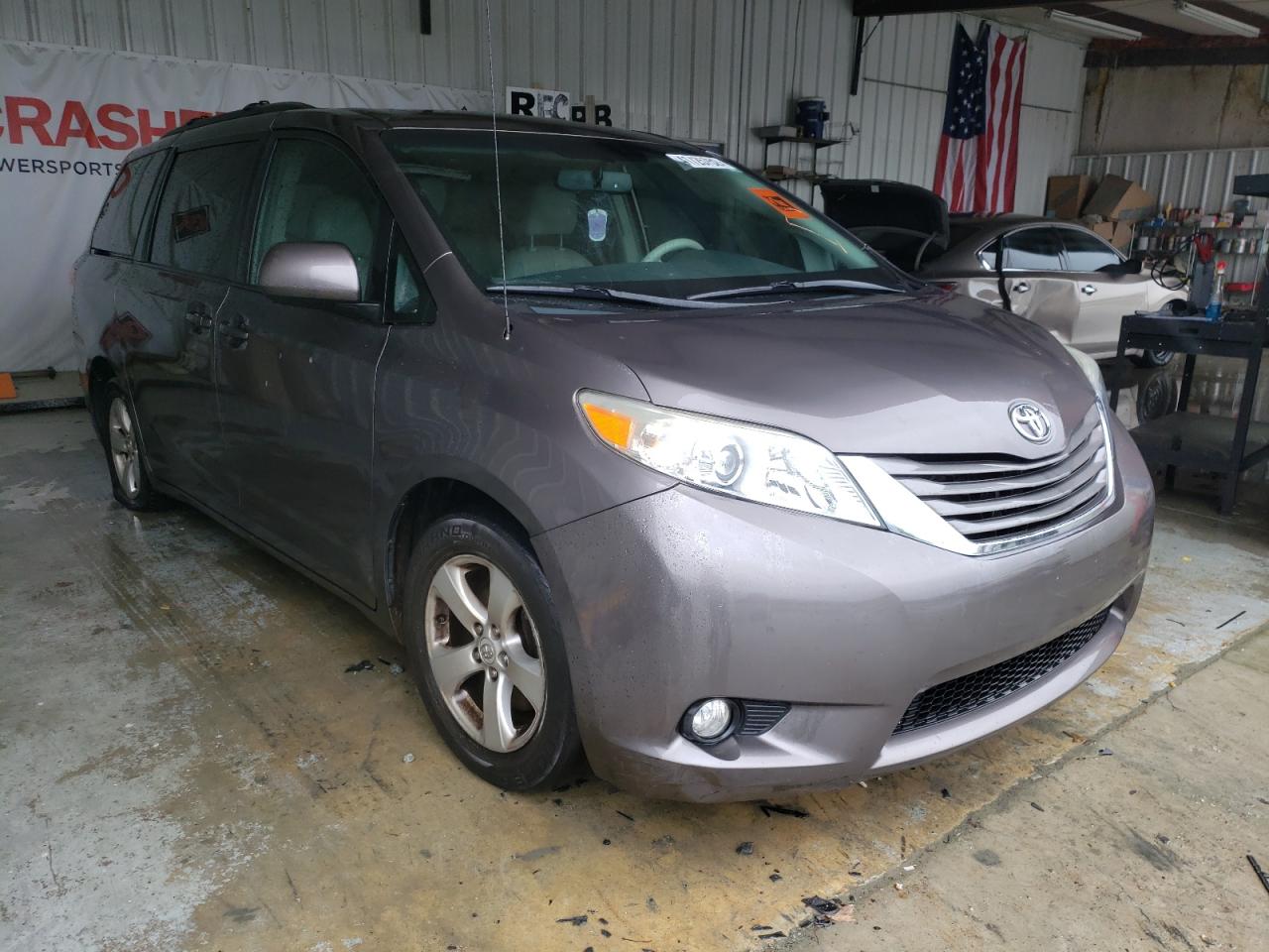 TOYOTA SIENNA XLE 2012 with VIN 5TDYK3DCXCS265528 - Photo from auction