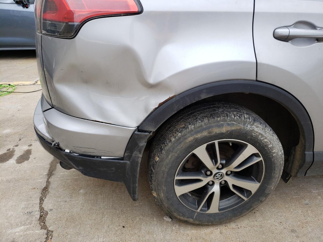 Photo 9 from auction – 2016 TOYOTA RAV4 XLE with VIN 2T3RFREV0GW476446