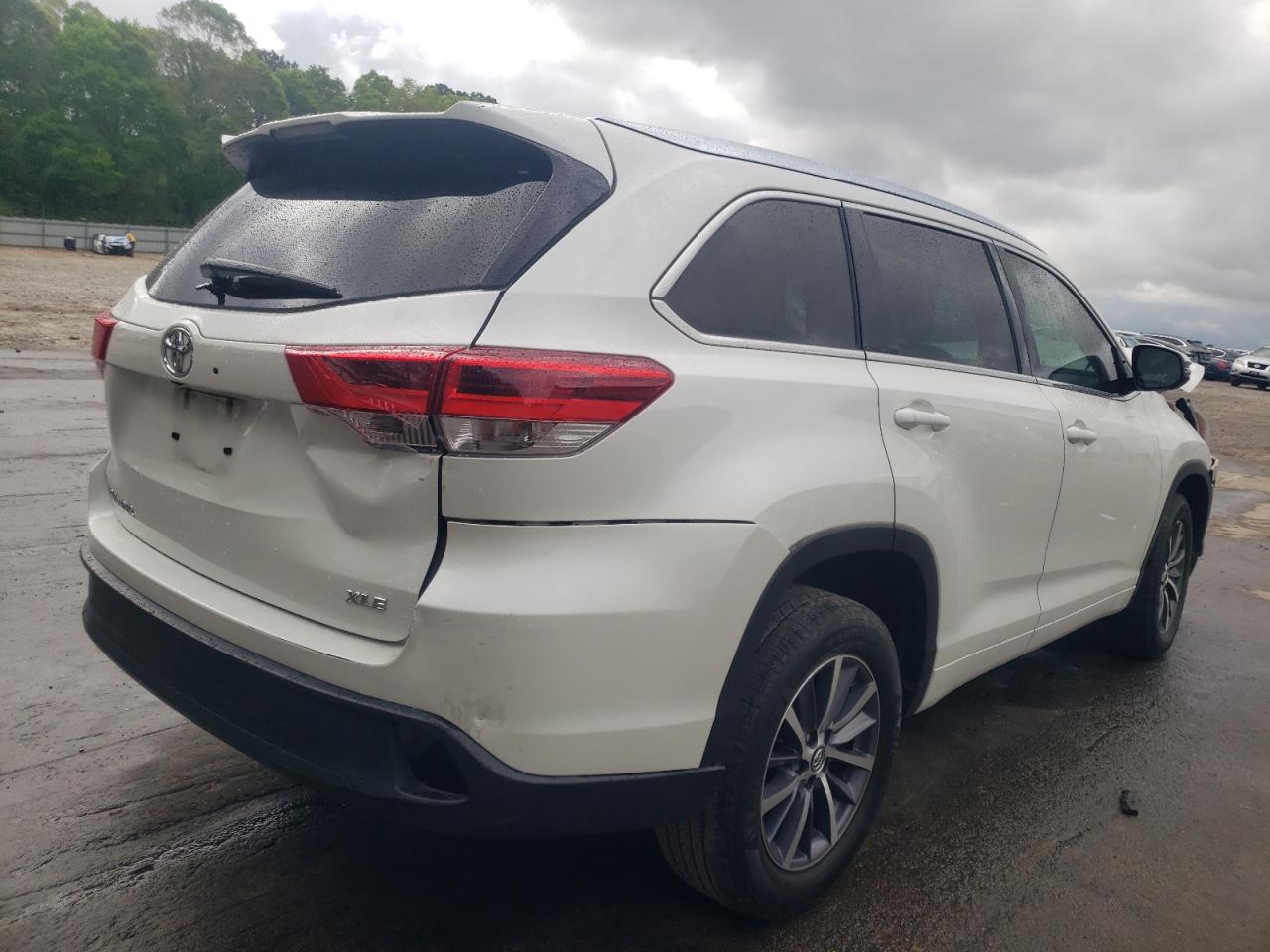Photo 4 from auction – 2018 TOYOTA HIGHLANDER with VIN 5TDKZRFH7JS530528