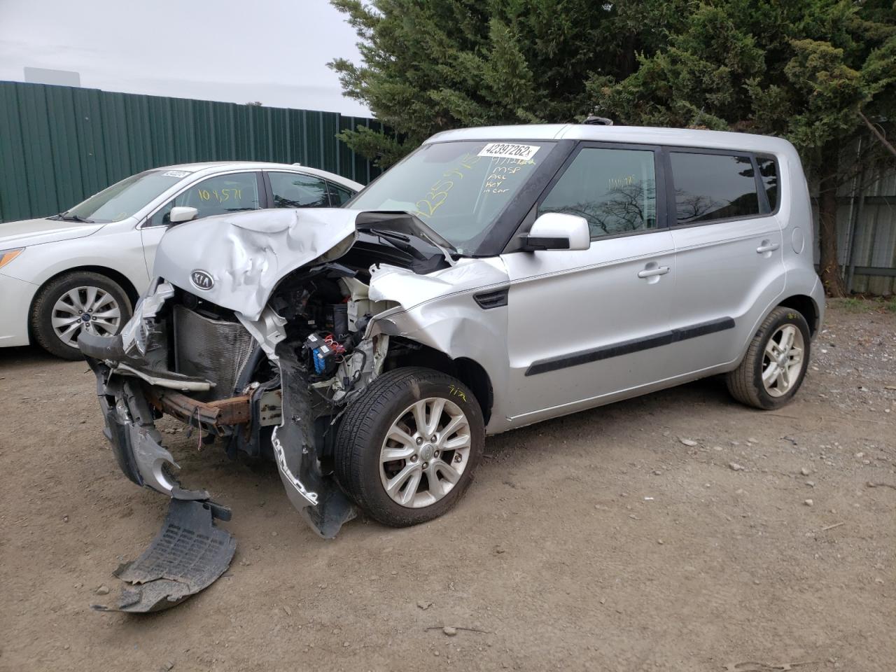 Photo 2 from auction – 2011 KIA SOUL + with VIN KNDJT2A29B7261161