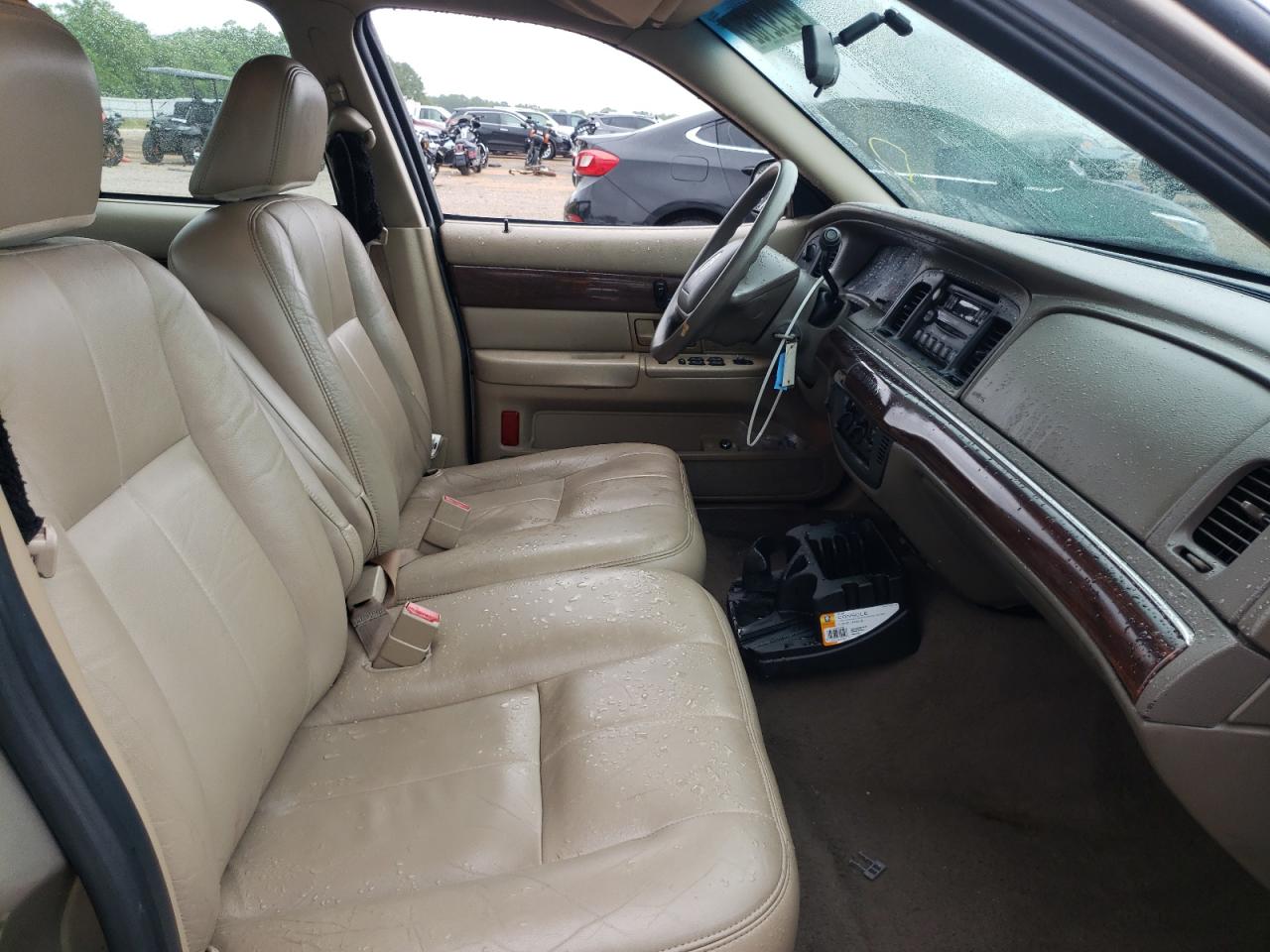 Photo 5 from auction – 2004 MERCURY GRAND MARQ with VIN 2MEFM74W84X626987