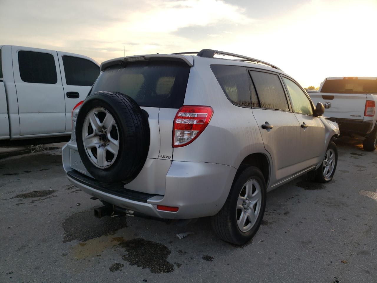Photo 4 from auction – 2010 TOYOTA RAV4 with VIN JTMBF4DV5AD037110