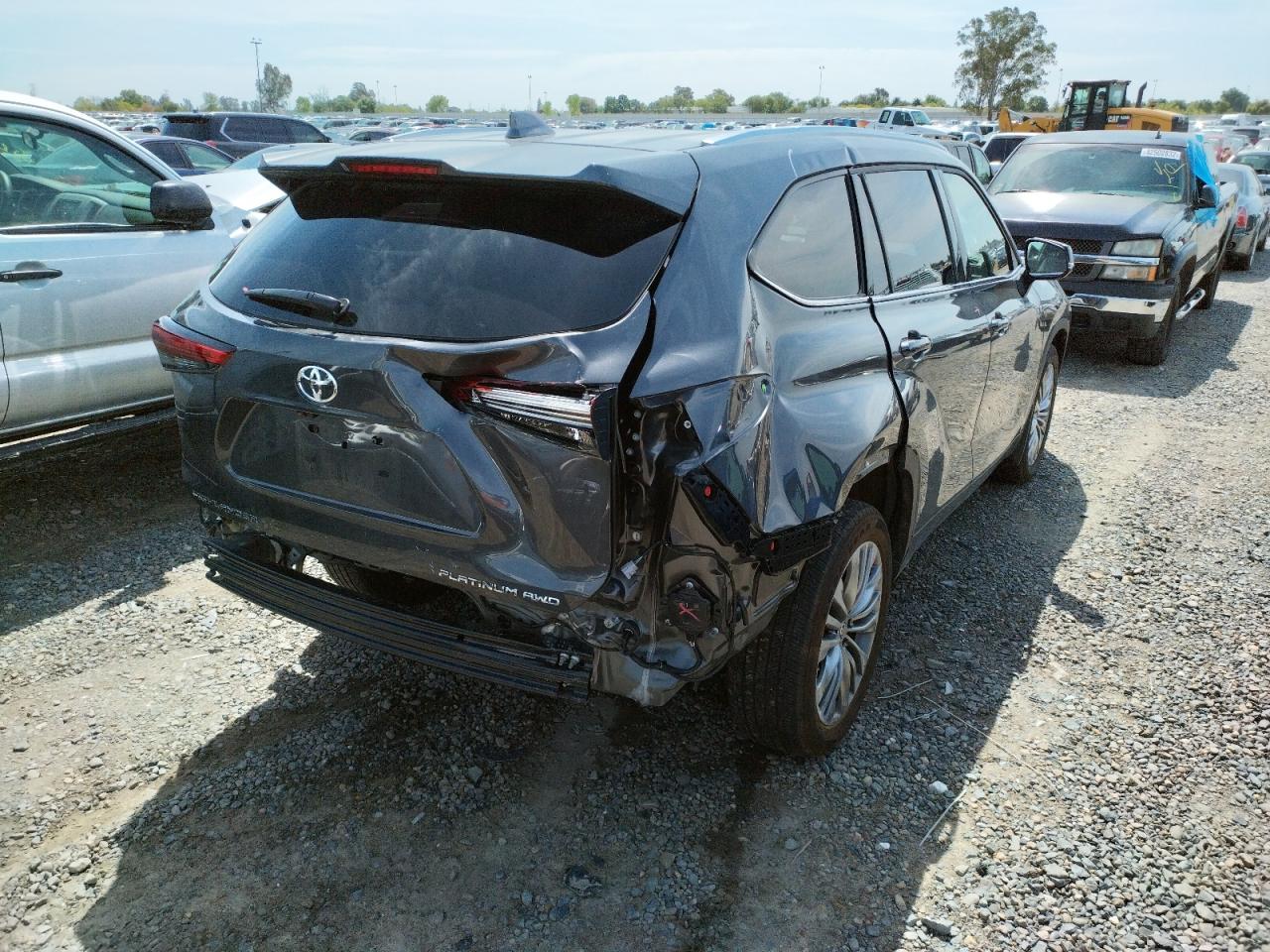 Photo 4 from auction – 2021 TOYOTA HIGHLANDER with VIN 5TDFZRBH9MS063866