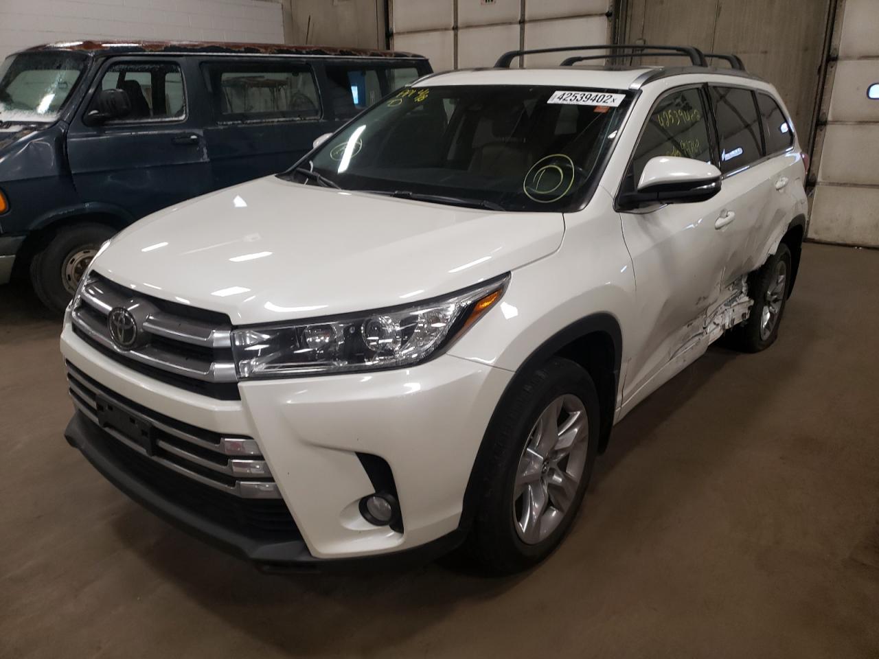 Photo 2 from auction – 2018 TOYOTA HIGHLANDER with VIN 5TDDZRFH6JS906144