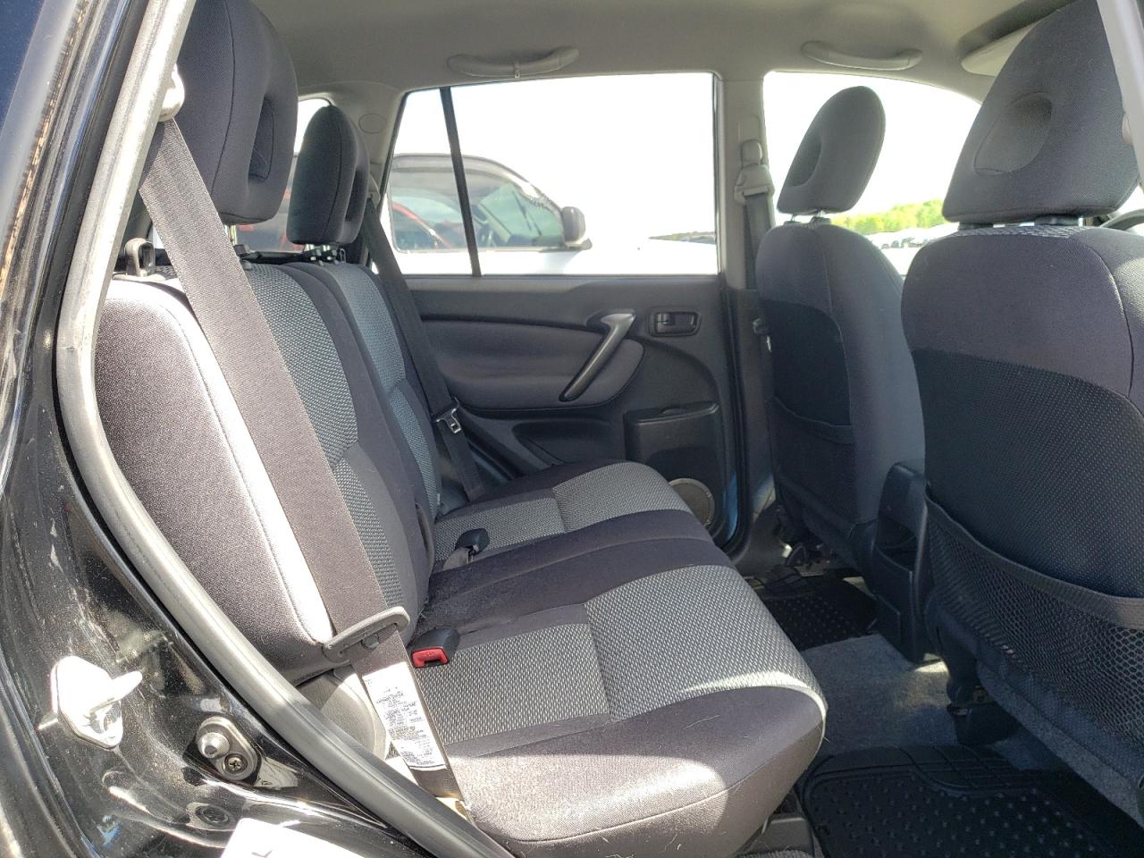Photo 6 from auction – 2005 TOYOTA RAV4 with VIN JTEGD20V350094419