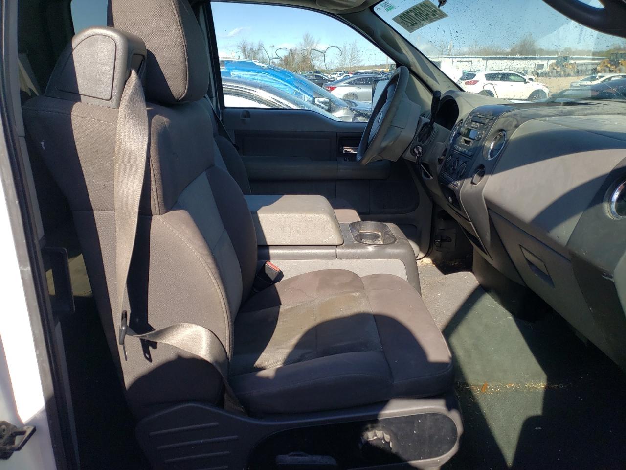 Photo 5 from auction – 2005 FORD F150 with VIN 1FTPX12525NA61112