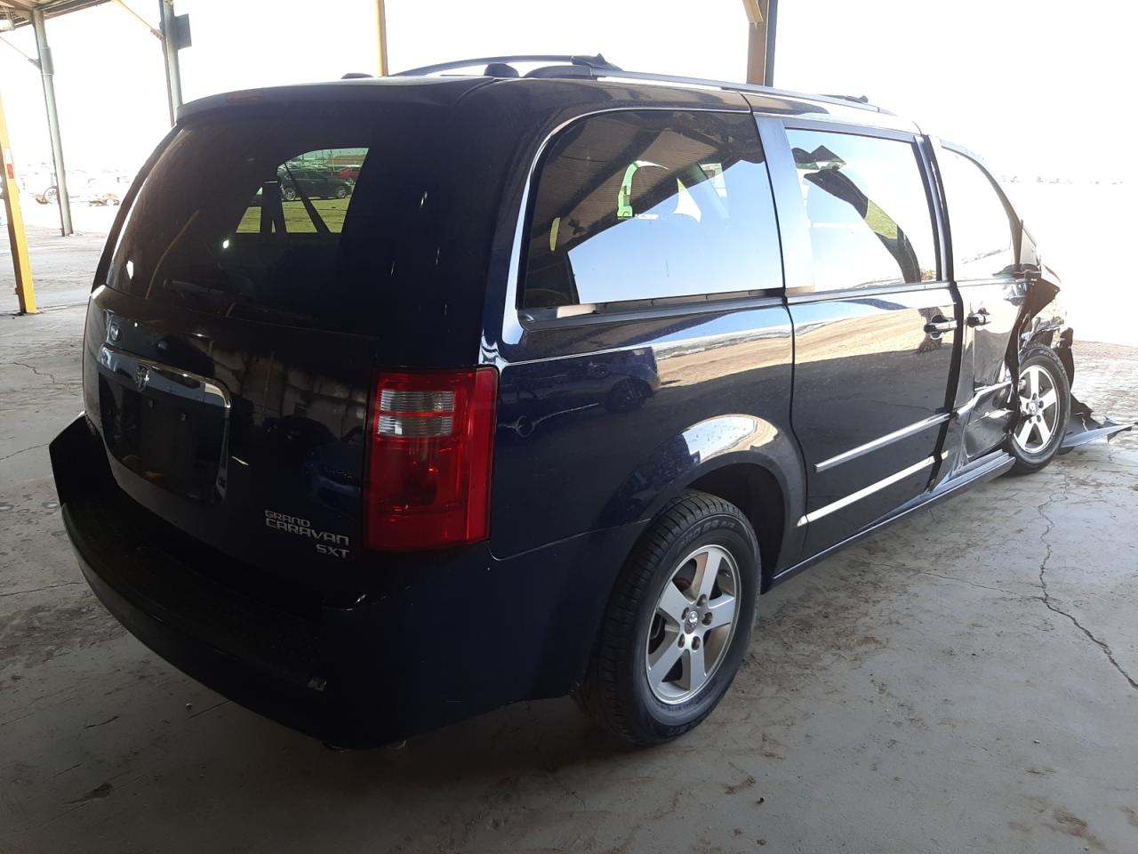 Photo 4 from auction – 2010 DODGE GRAND CARA with VIN 2D4RN5D11AR297184