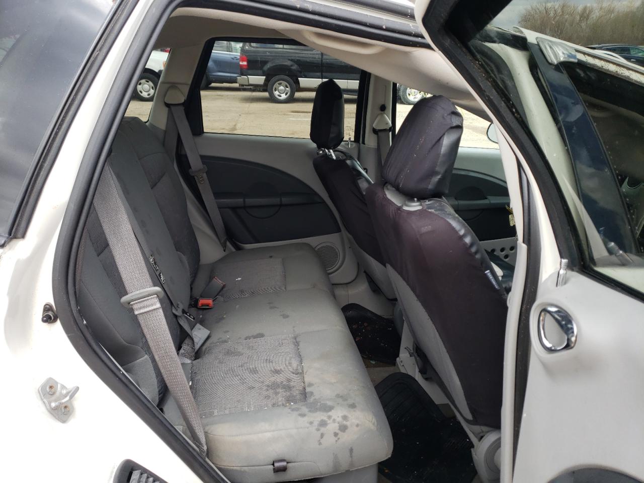 Photo 6 from auction – 2010 CHRYSLER PT CRUISER with VIN 3A4GY5F95AT199670