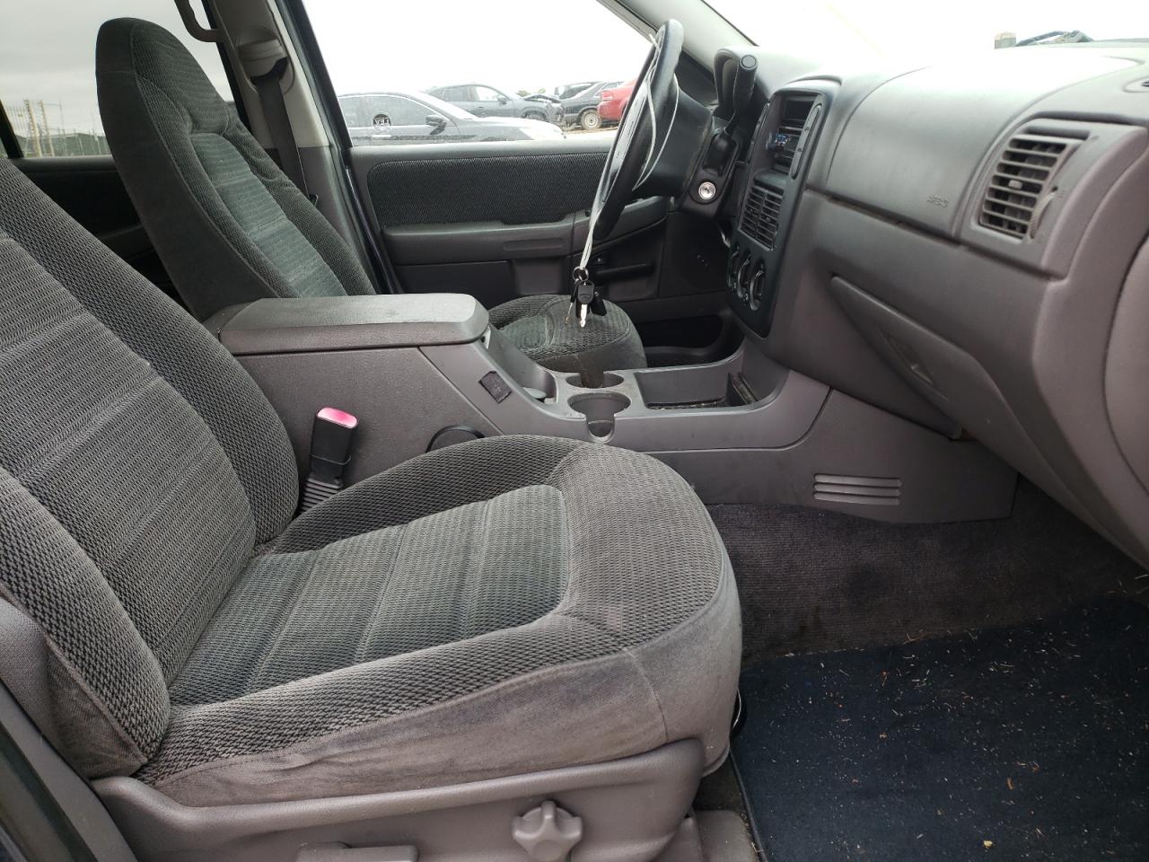 Photo 5 from auction – 2002 FORD EXPLORER X with VIN 1FMZU63EX2UA70666