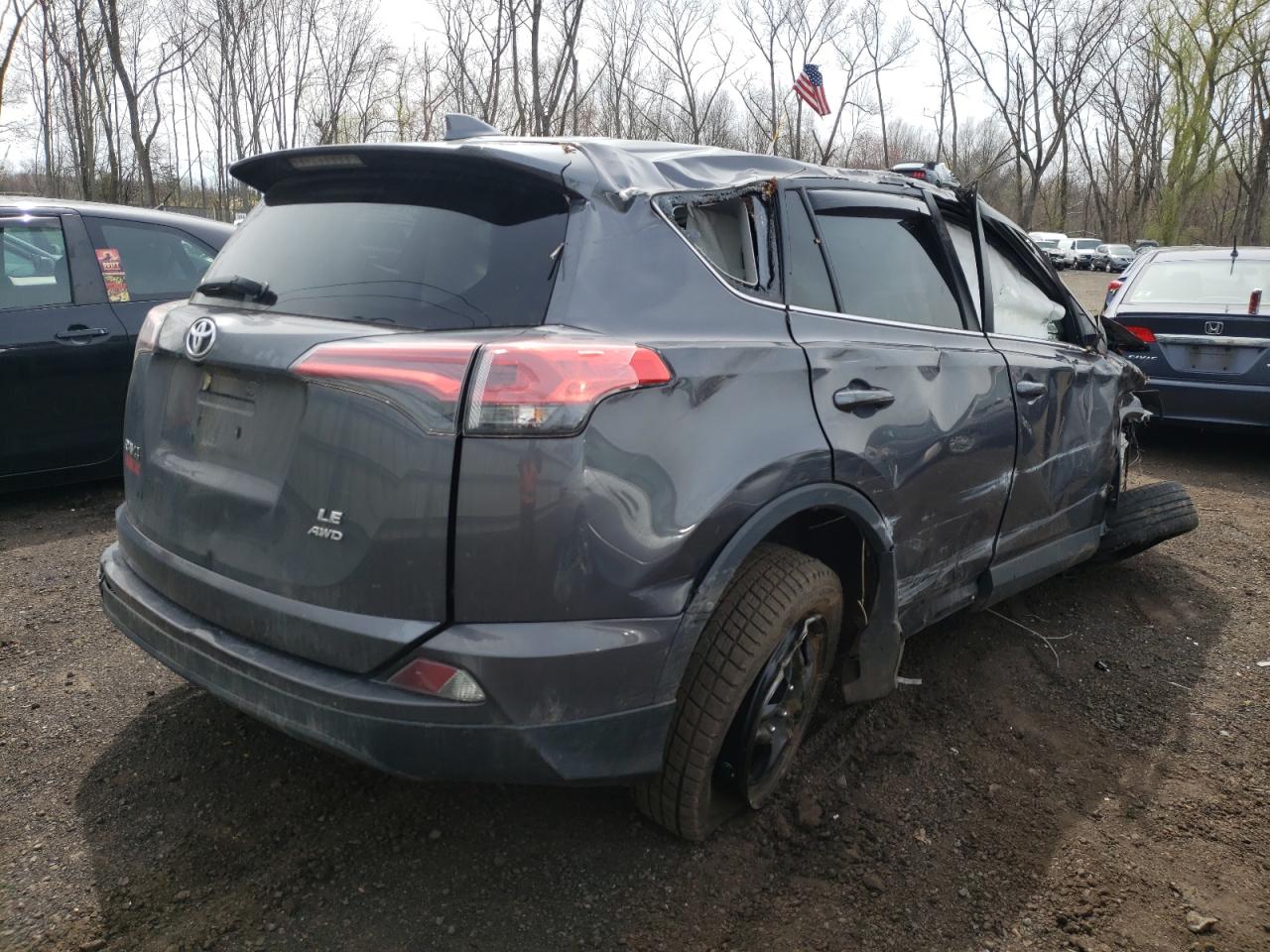 Photo 4 from auction – 2017 TOYOTA RAV4 LE with VIN 2T3BFREV4HW688558