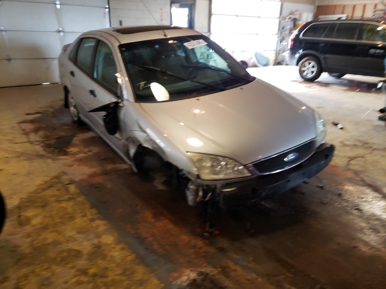Photo 9 from auction – 2005 FORD FOCUS ZX4 with VIN 1FAFP34N45W103395
