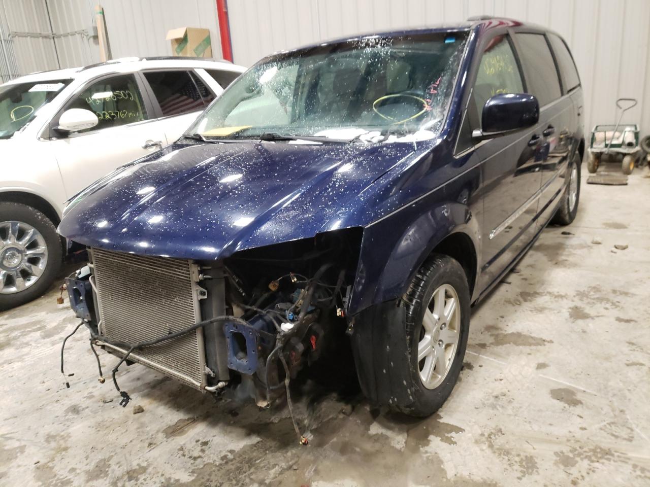 Photo 2 from auction – 2012 CHRYSLER TOWN & COU with VIN 2C4RC1BGXCR330737