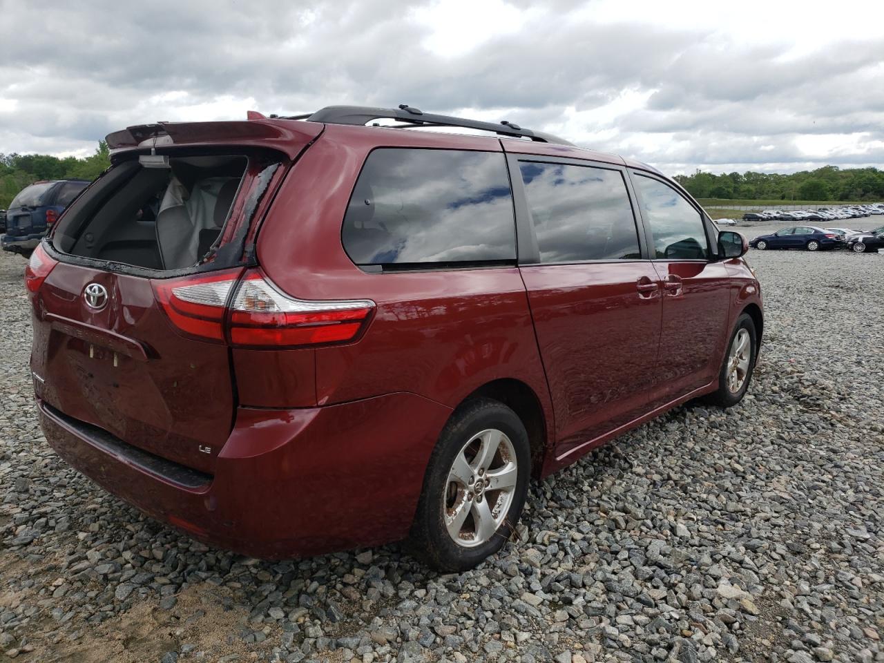 Photo 4 from auction – 2018 TOYOTA SIENNA LE with VIN 5TDKZ3DC5JS959333