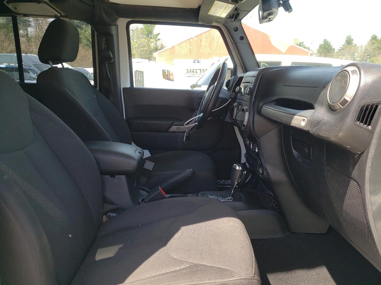 Photo 5 from auction – 2016 JEEP WRANGLER U with VIN 1C4BJWDG7GL251803