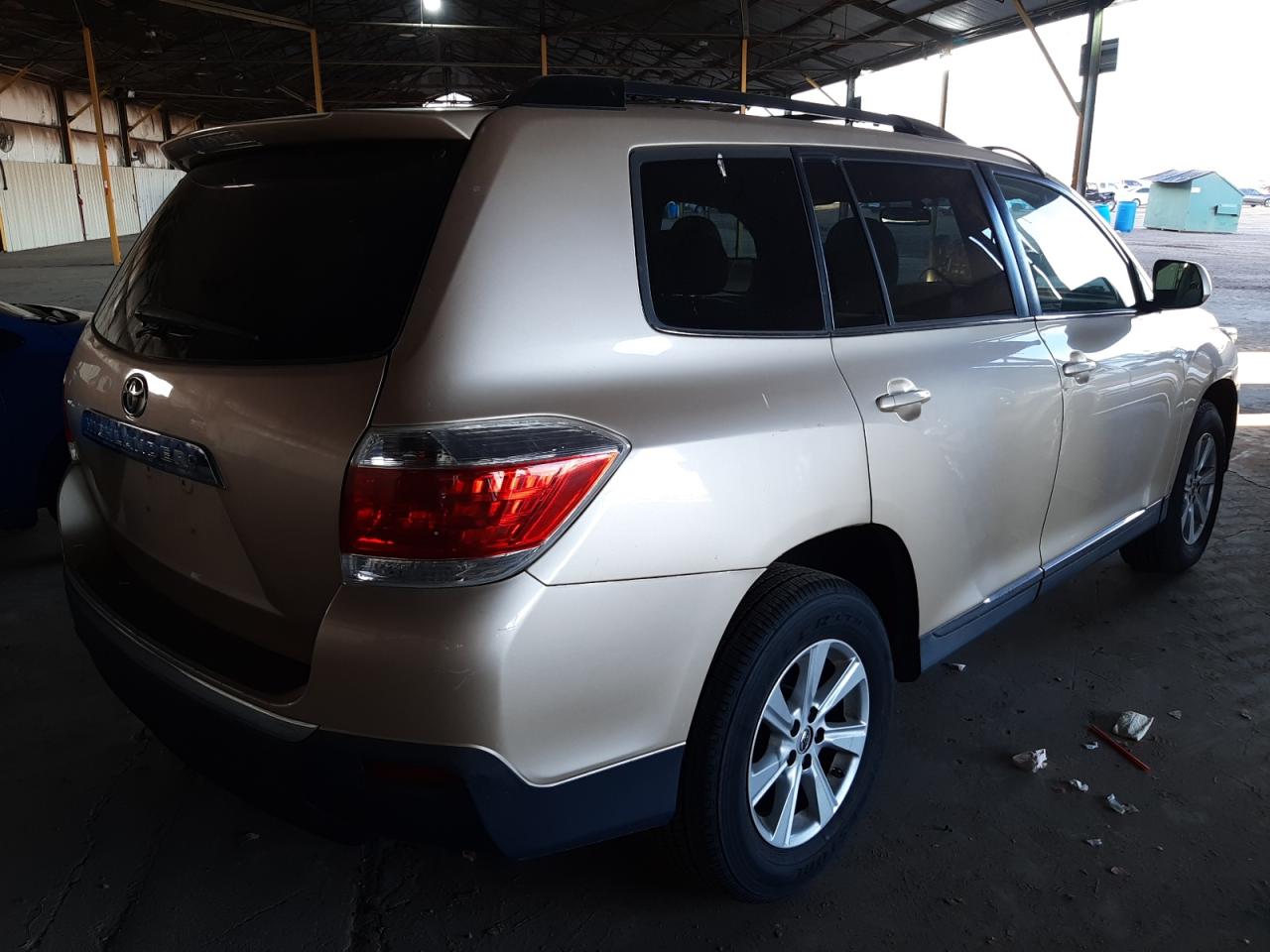 Photo 4 from auction – 2011 TOYOTA HIGHLANDER with VIN 5TDZK3EH4BS026070