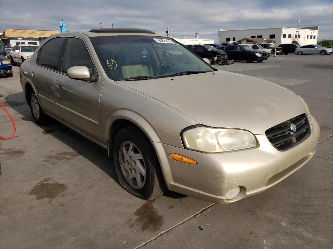 NISSAN MAXIMA GLE 2000 with VIN JN1CA31D2YT509940 - Photo from auction