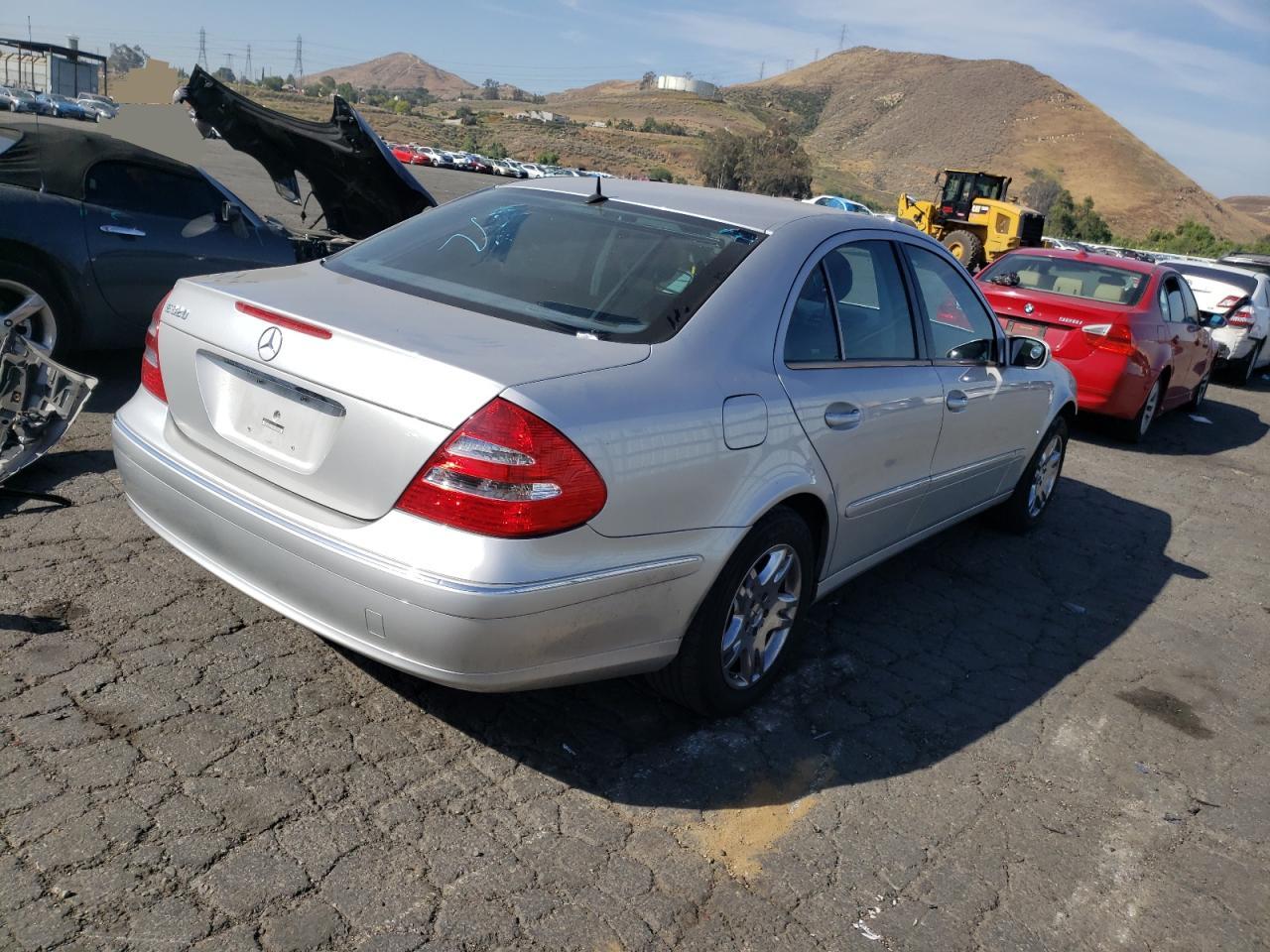 Photo 4 from auction – 2005 MERCEDES-BENZ E 320 with VIN WDBUF65J65A643182