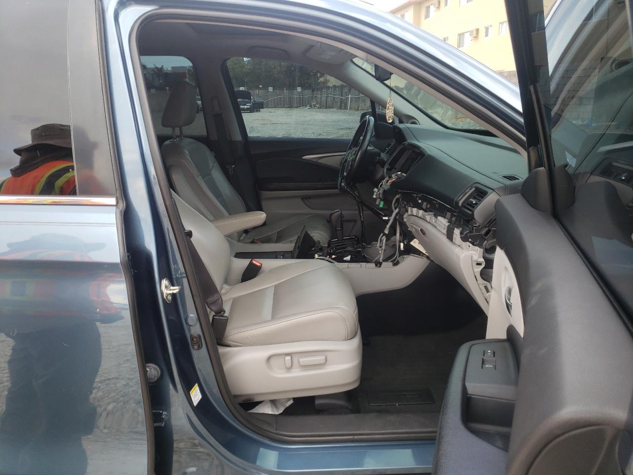 Photo 5 from auction – 2016 HONDA PILOT EXL with VIN 5FNYF5H52GB025895