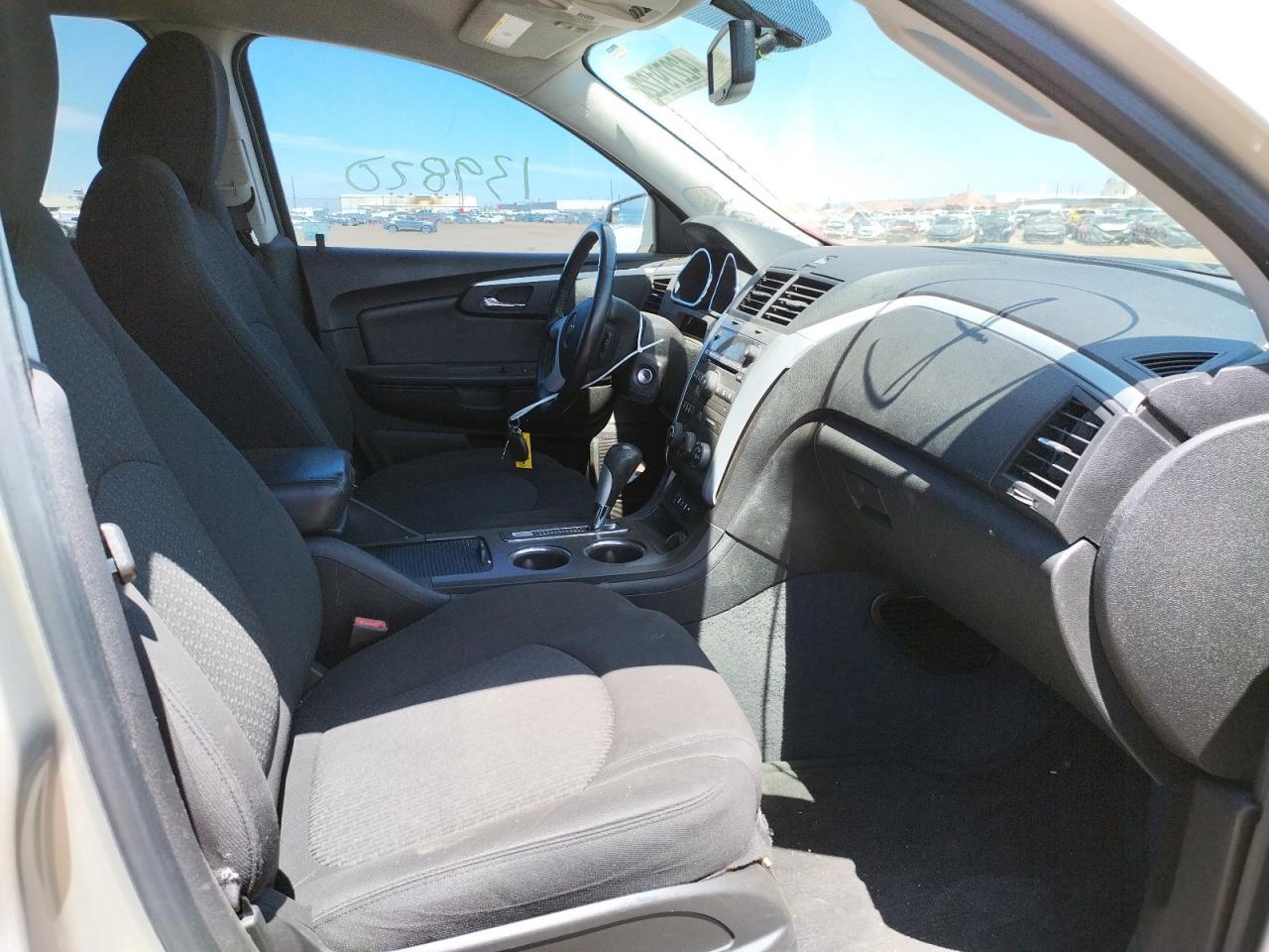 Photo 5 from auction – 2011 CHEVROLET TRAVERSE L with VIN 1GNKRGED9BJ402610
