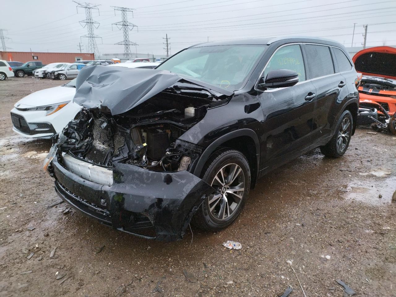 Photo 2 from auction – 2016 TOYOTA HIGHLANDER with VIN 5TDJKRFHXGS505289