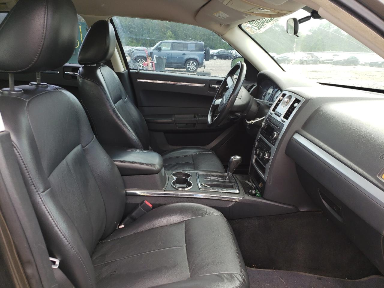 Photo 5 from auction – 2010 CHRYSLER 300 TOURIN with VIN 2C3CA5CV6AH195585
