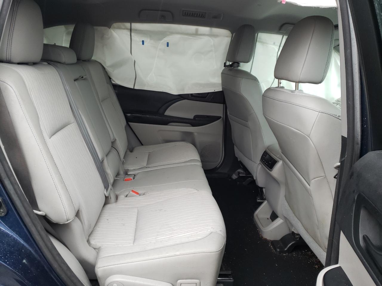 Photo 6 from auction – 2016 TOYOTA HIGHLANDER with VIN 5TDBKRFH3GS279729