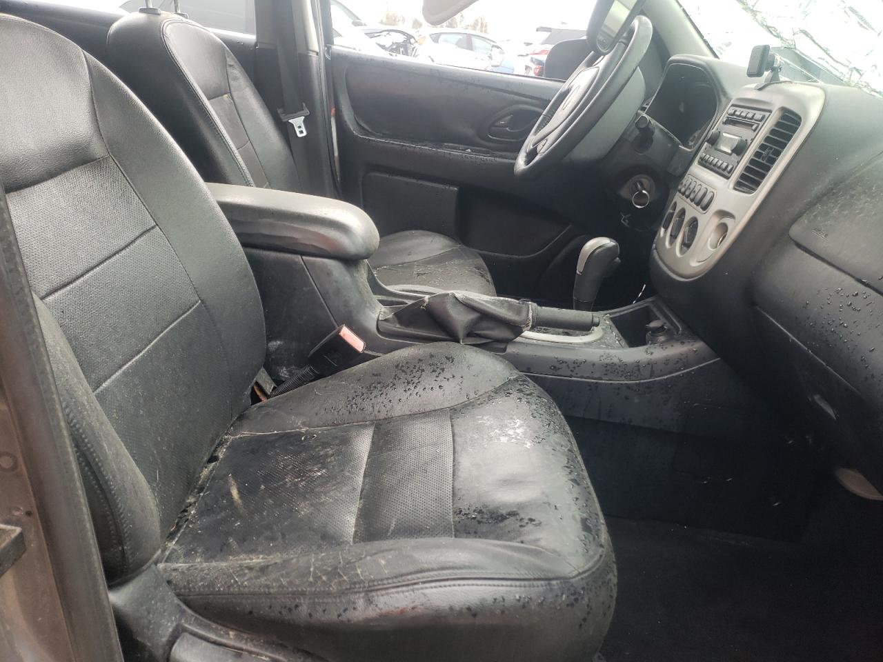 Photo 5 from auction – 2006 FORD ESCAPE LIM with VIN 1FMYU94166KA72120