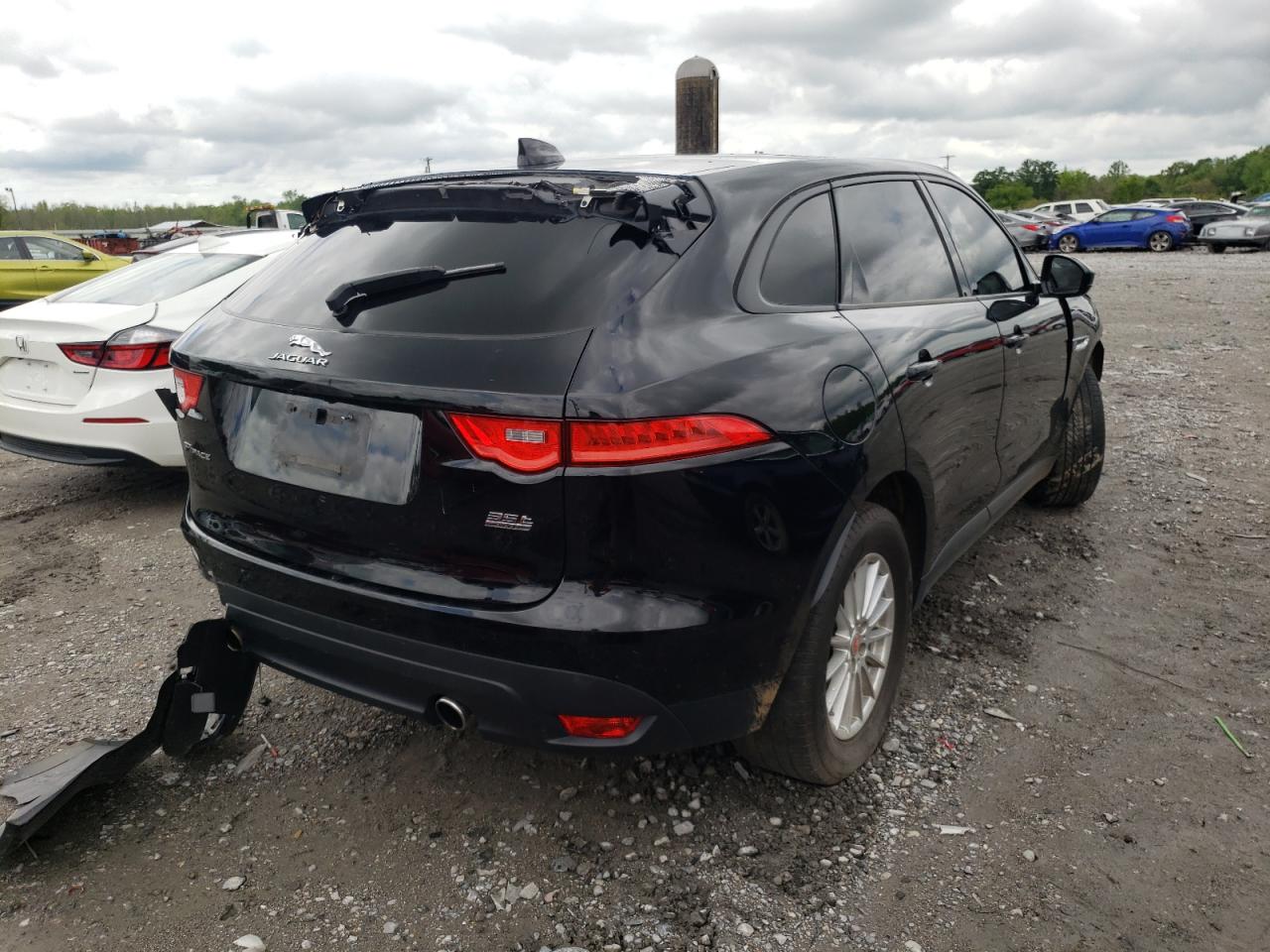Фото 4 с аукциона – 2017 JAGUAR F-PACE с VIN SADCS2BV6HA053582