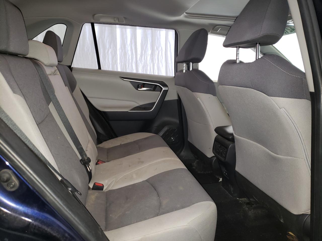 Photo 6 from auction – 2019 TOYOTA RAV4 XLE with VIN JTMP1RFVXKD005821