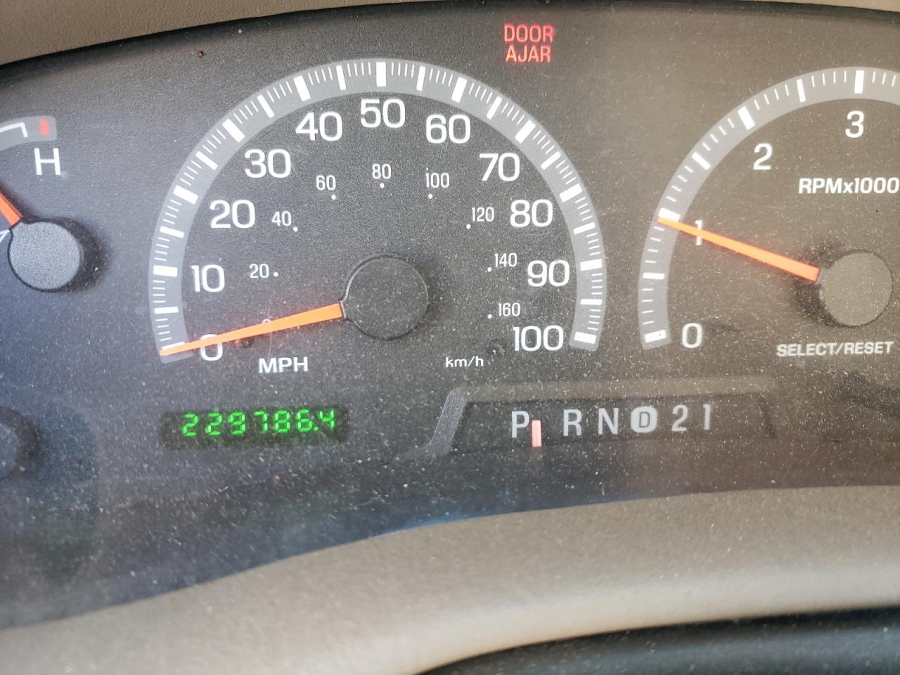 Photo 8 from auction – 2002 FORD F150 SUPER with VIN 1FTRW07L32KE14239