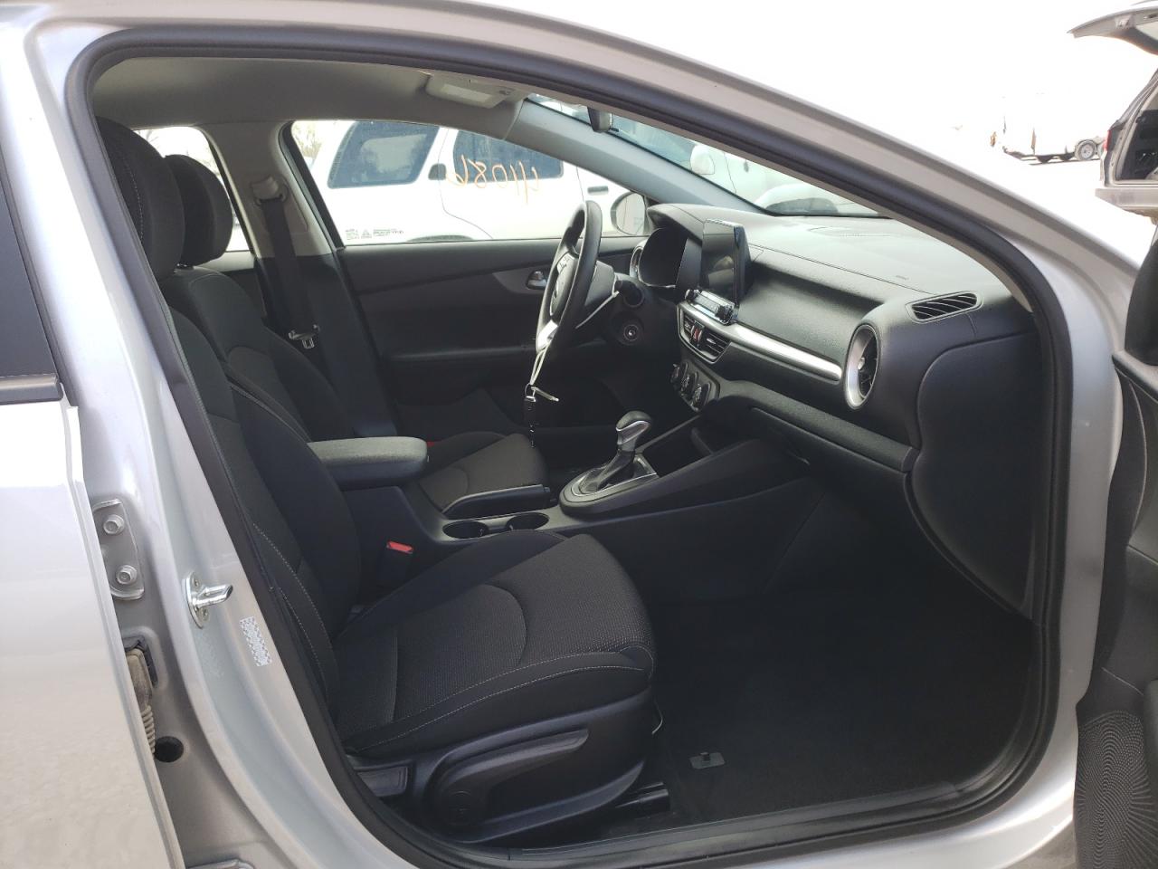 Photo 5 from auction – 2022 KIA FORTE with VIN 3KPF24AD0LE215645