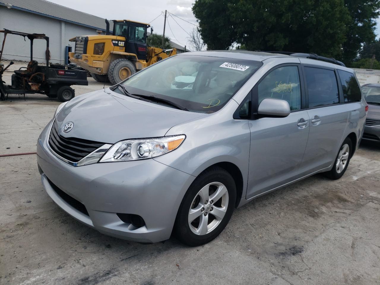 Photo 2 from auction – 2014 TOYOTA SIENNA LE with VIN 5TDKK3DC4ES496899